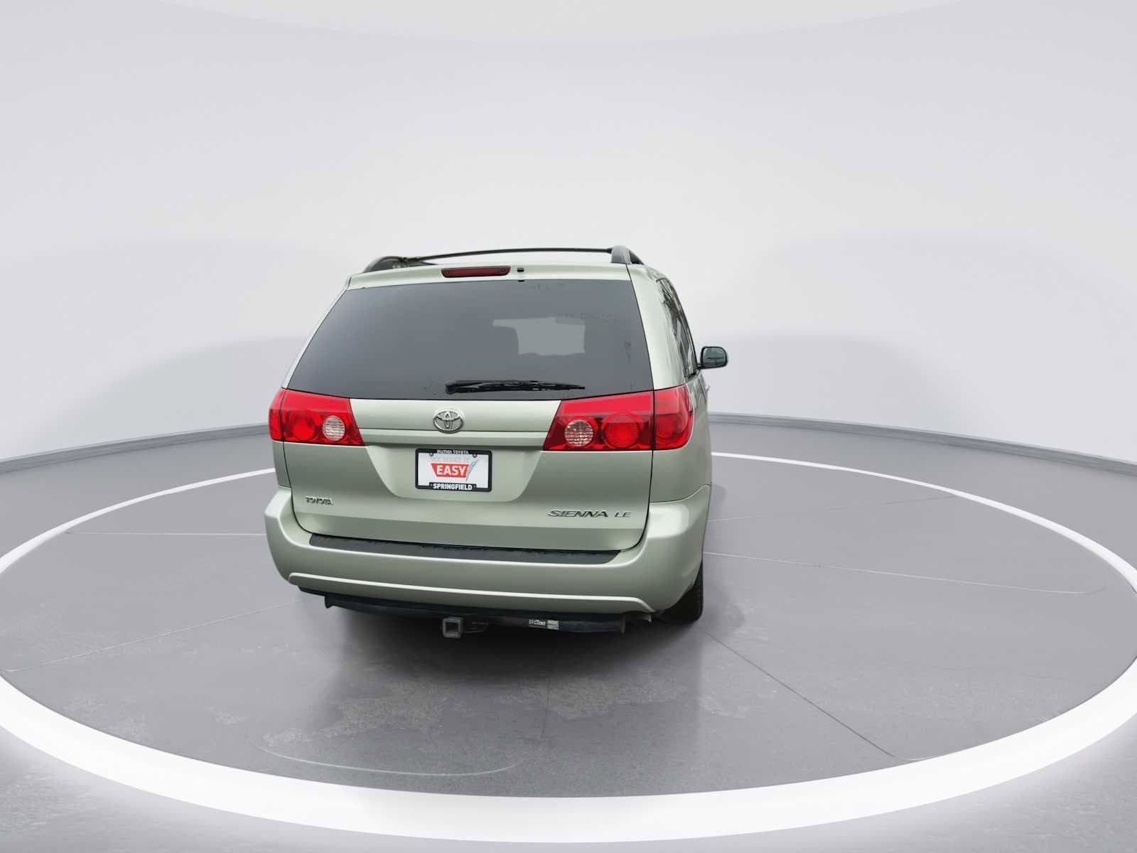 Thumbnail: 2010 Toyota Sienna - 7