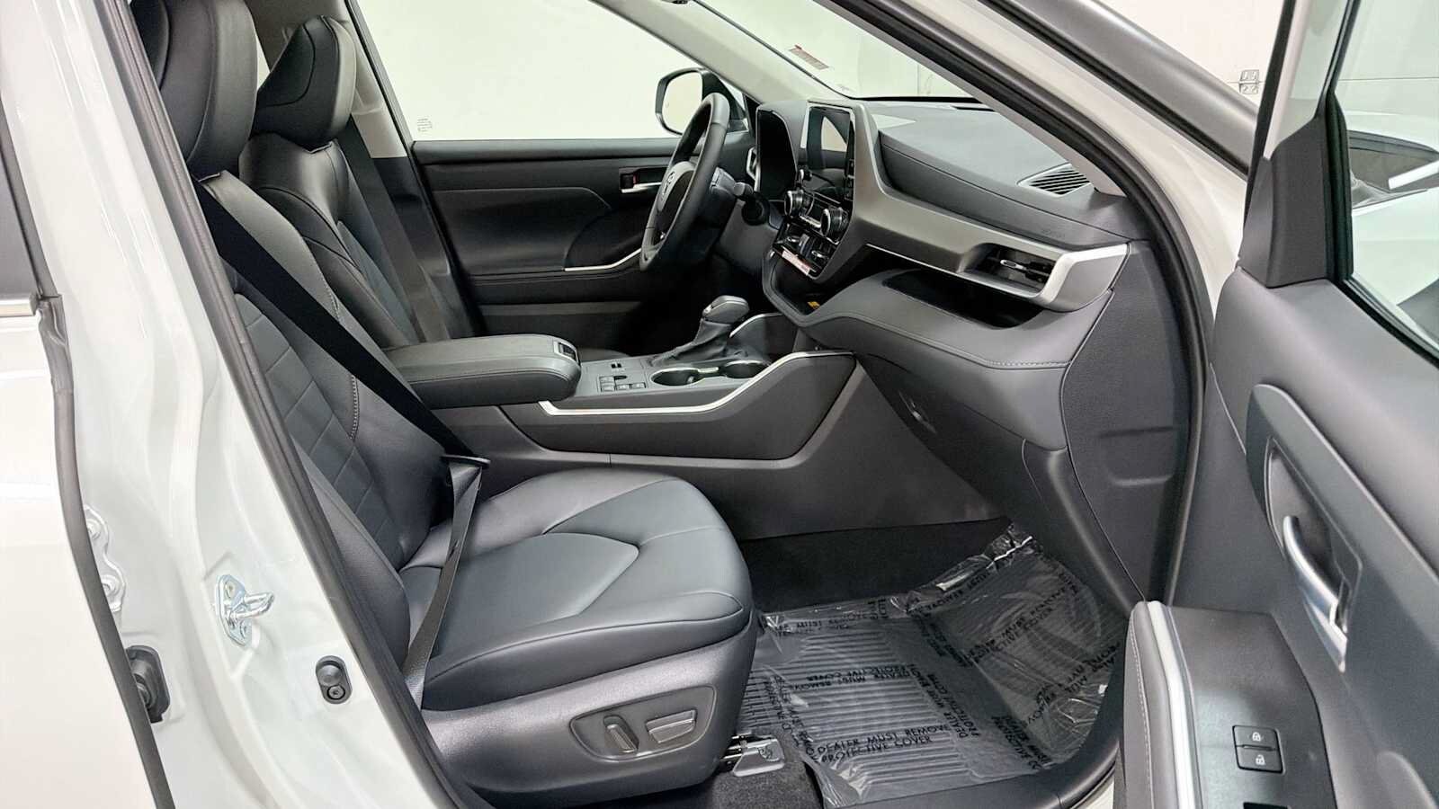 Thumbnail: 2026 Toyota Highlander - 31