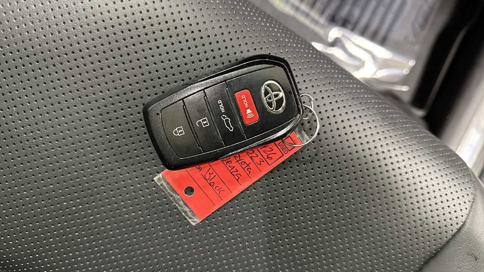 Thumbnail: 2023 Toyota Venza - 32