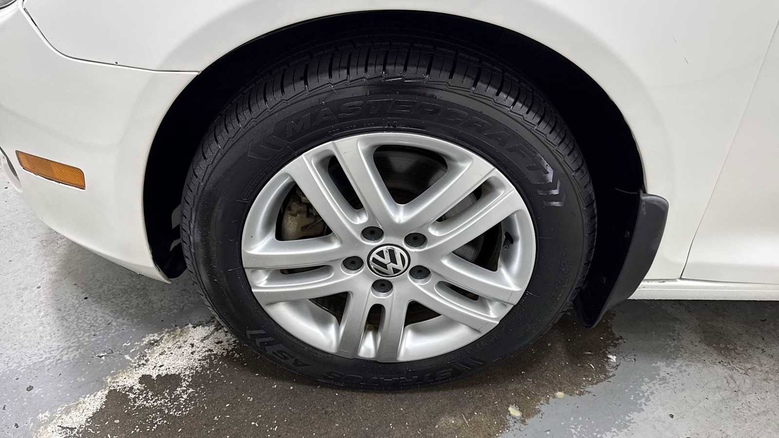 Thumbnail: 2011 Volkswagen Jetta - 10