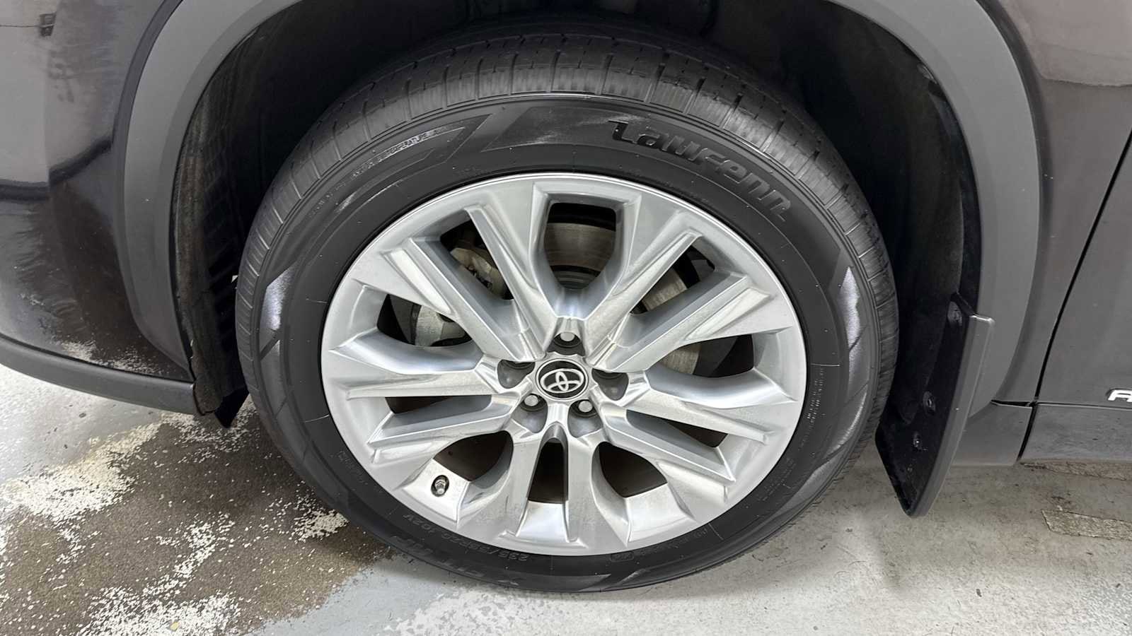 Thumbnail: 2021 Toyota Highlander - 10