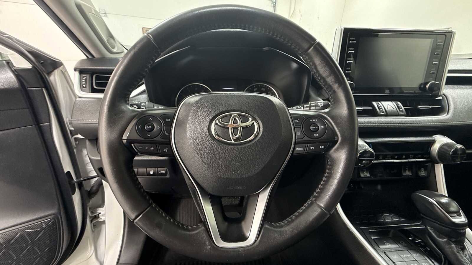 Thumbnail: 2020 Toyota RAV4 - 16