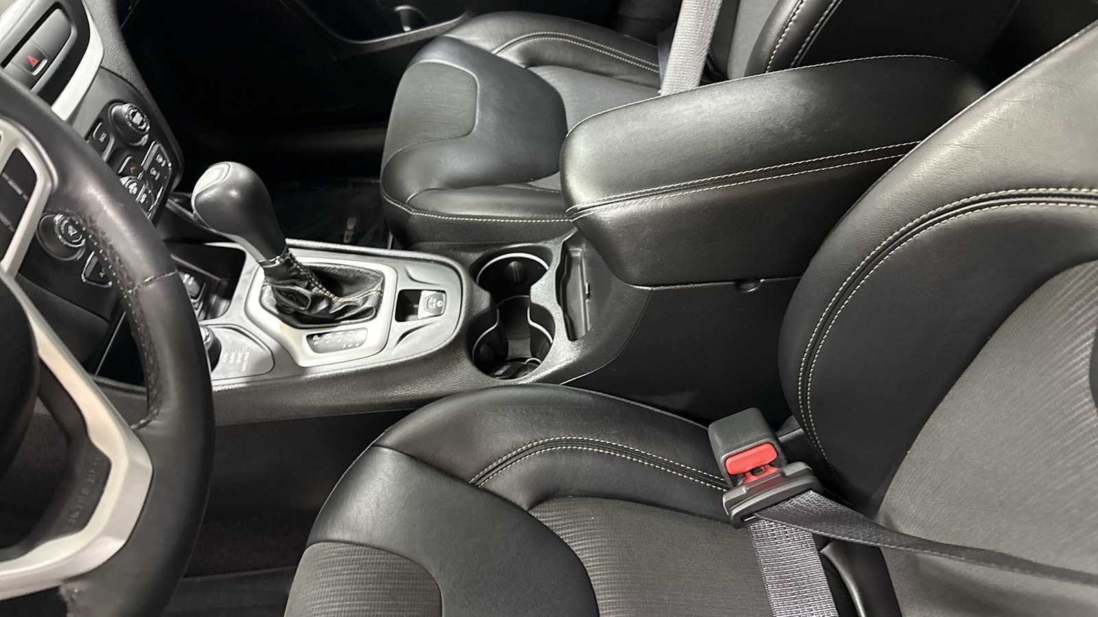 Thumbnail: 2018 Jeep Cherokee - 22