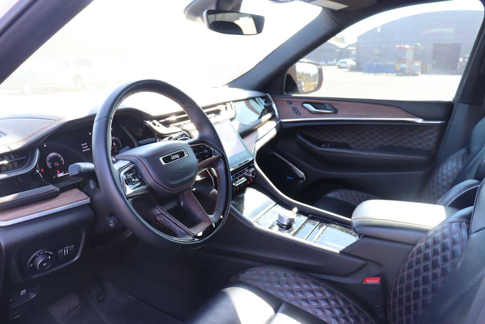 Thumbnail: 2023 Jeep Grand Cherokee - 10