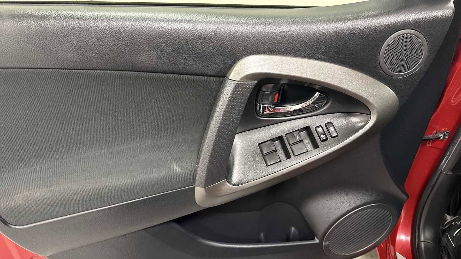 Thumbnail: 2012 Toyota RAV4 - 15