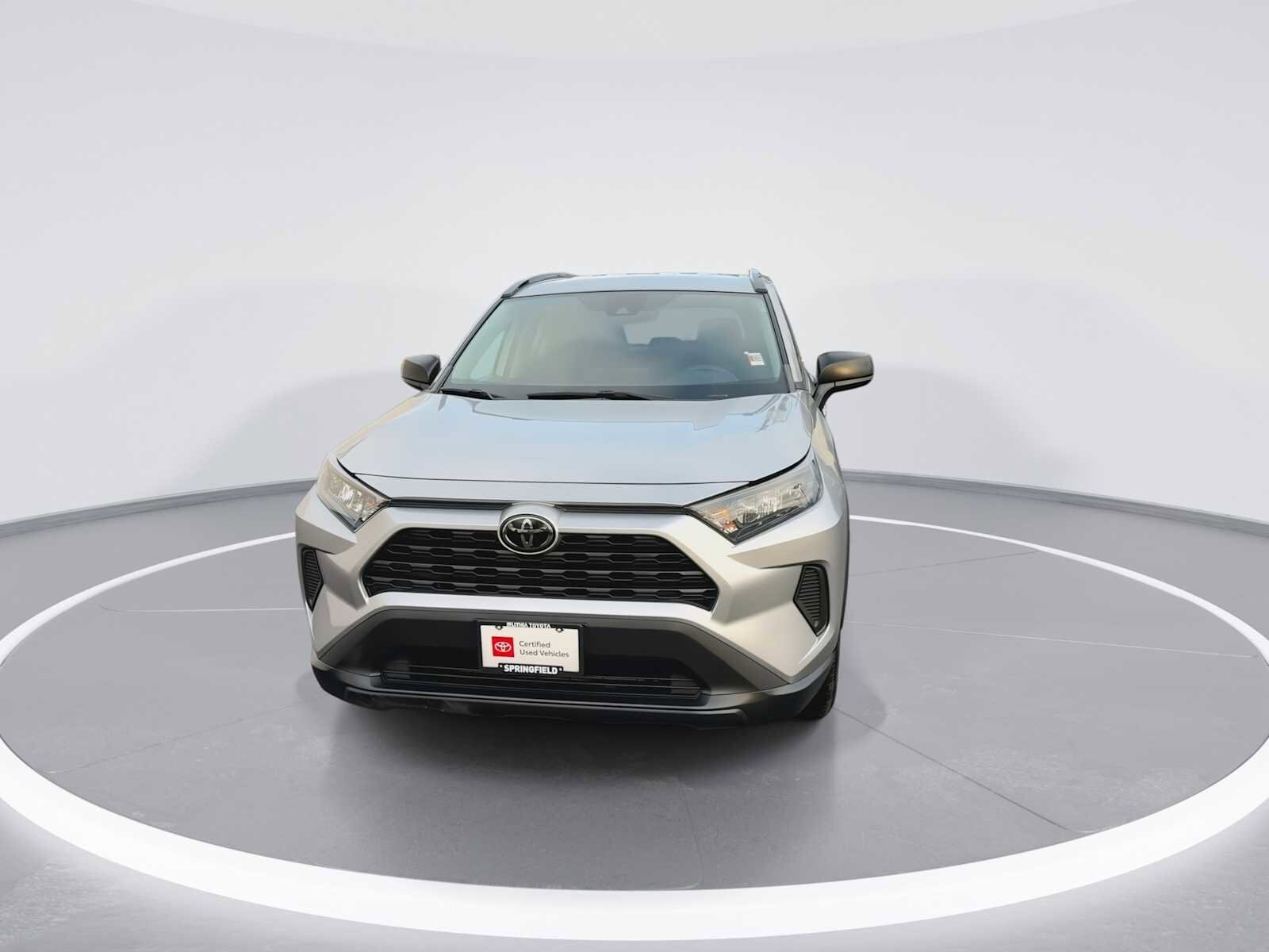 2020 Toyota RAV4 LE photo 3