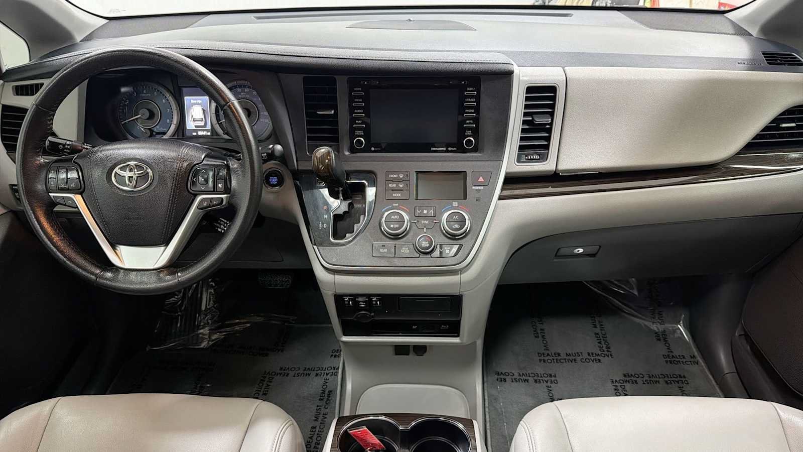 Thumbnail: 2020 Toyota Sienna - 28