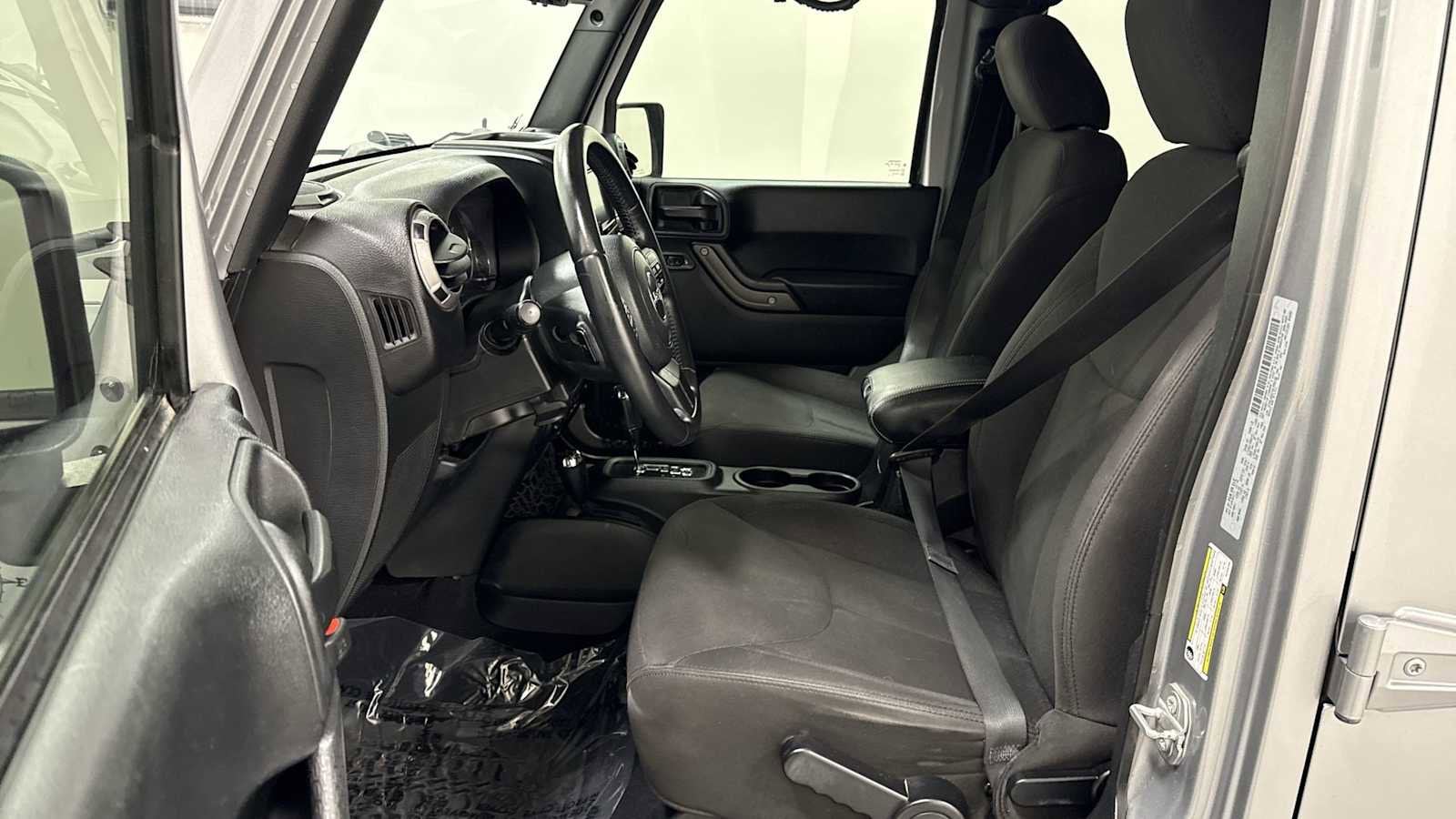 Thumbnail: 2017 Jeep Wrangler - 13