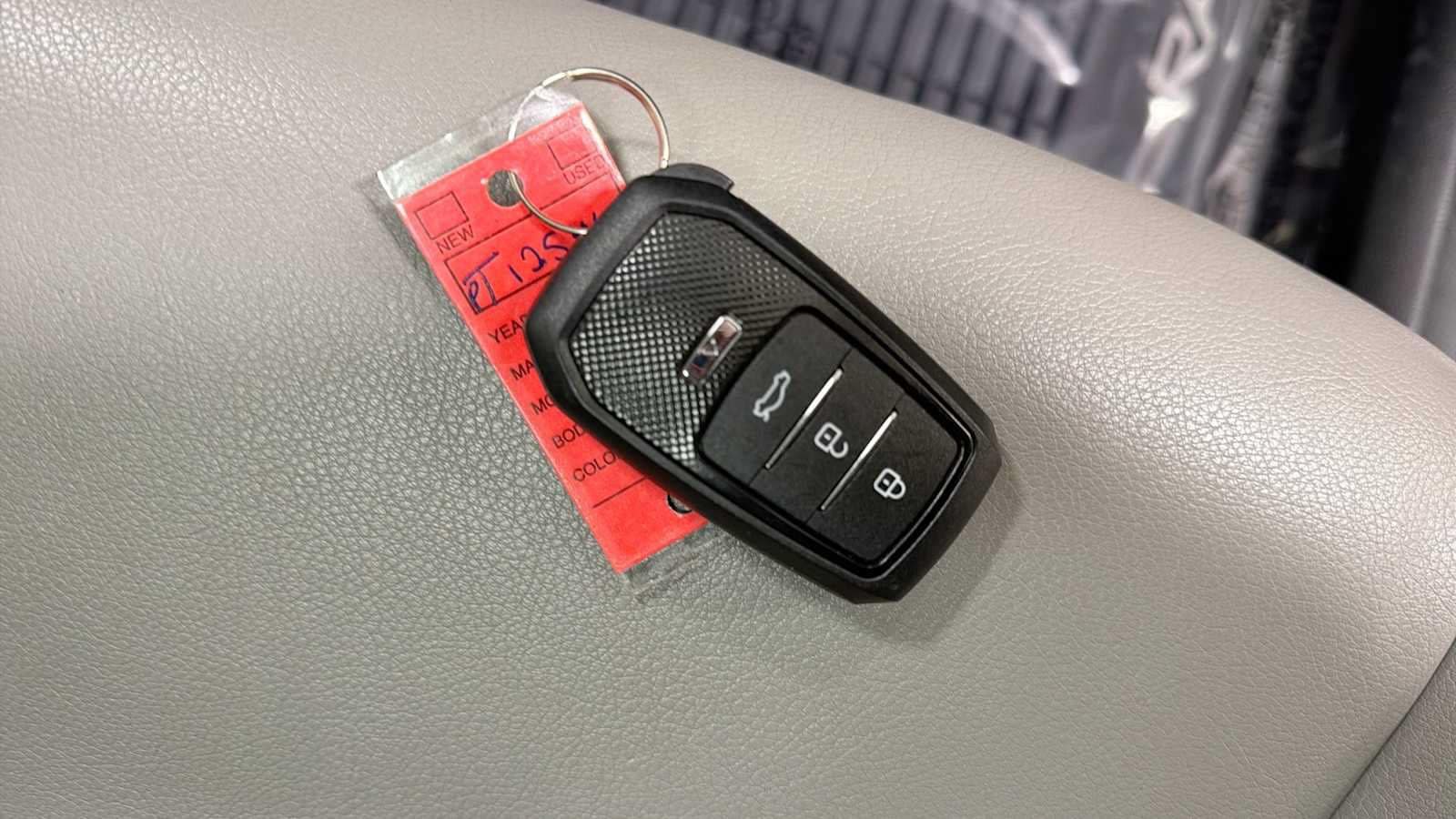 Thumbnail: 2018 Toyota RAV4 - 32