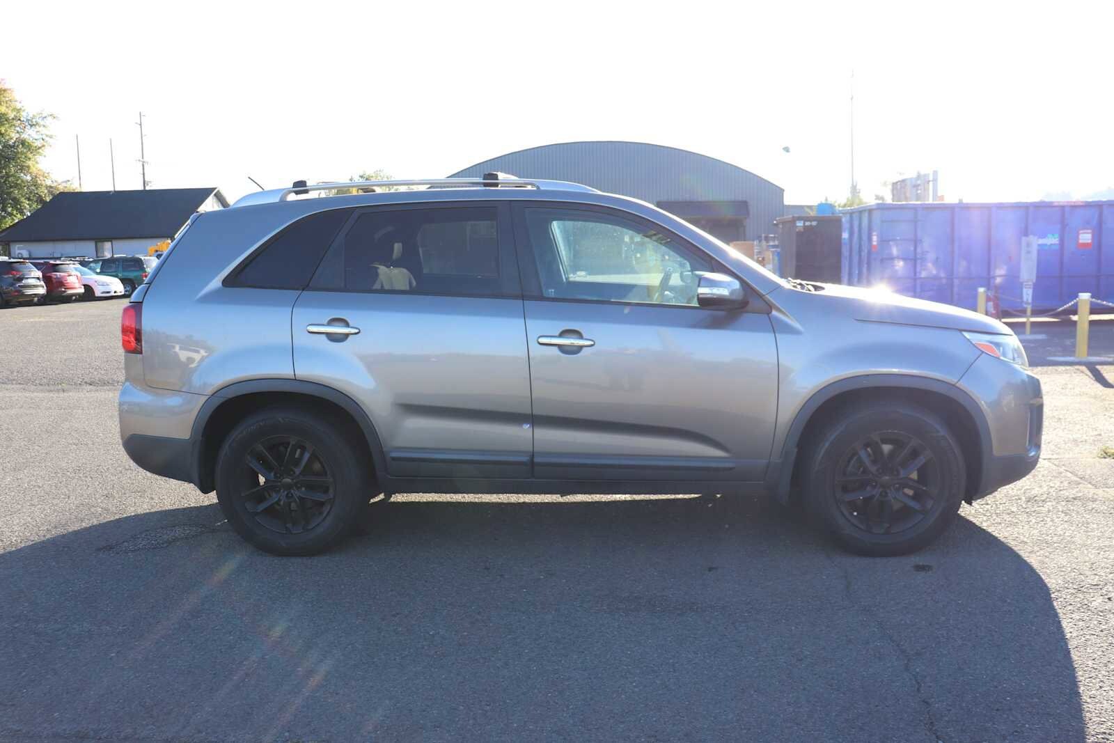 2015 Kia Sorento LX photo 2