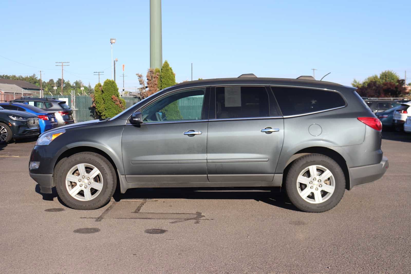 Thumbnail: 2010 Chevrolet Traverse - 8