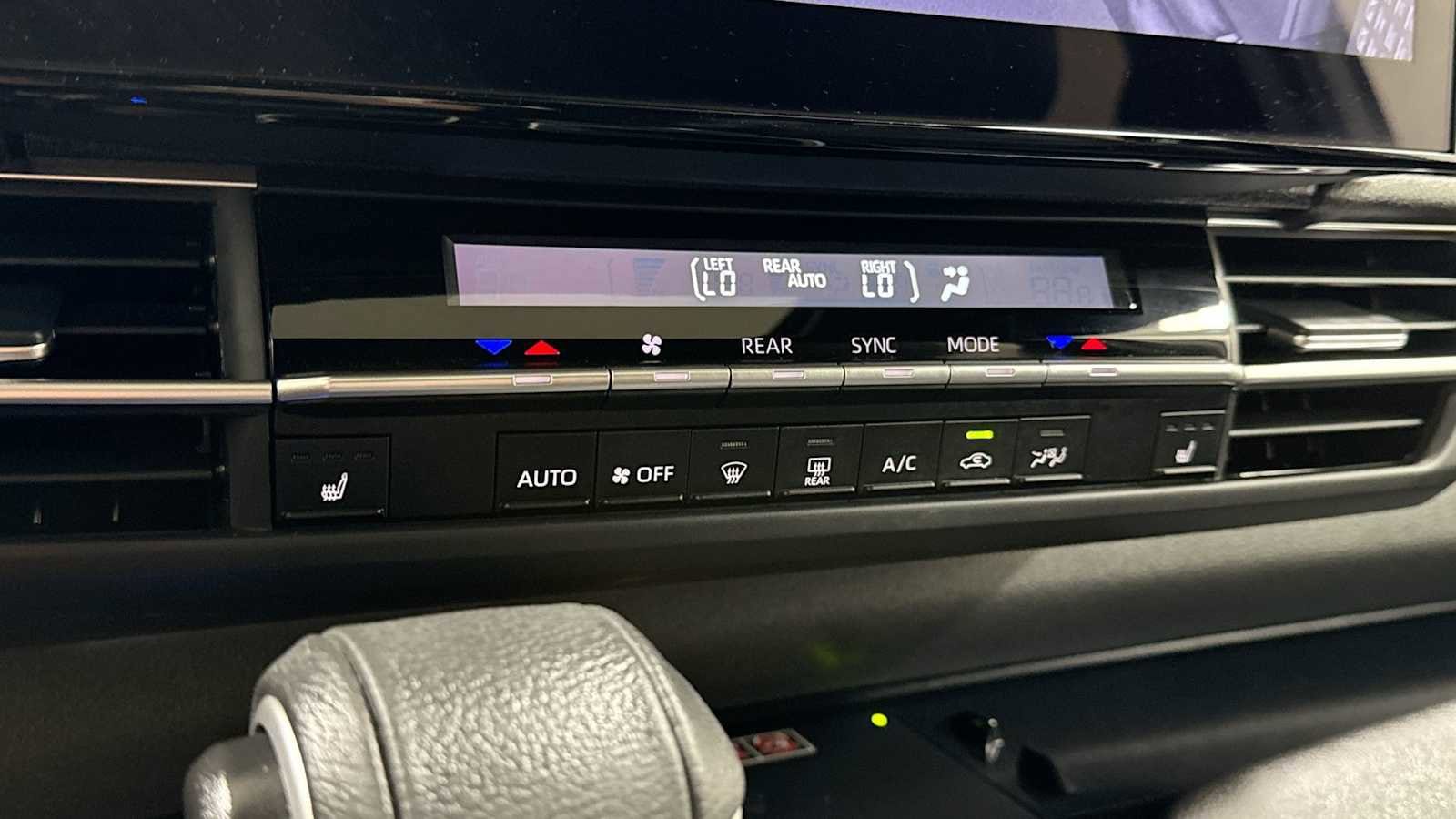 Thumbnail: 2025 Toyota Sienna - 21