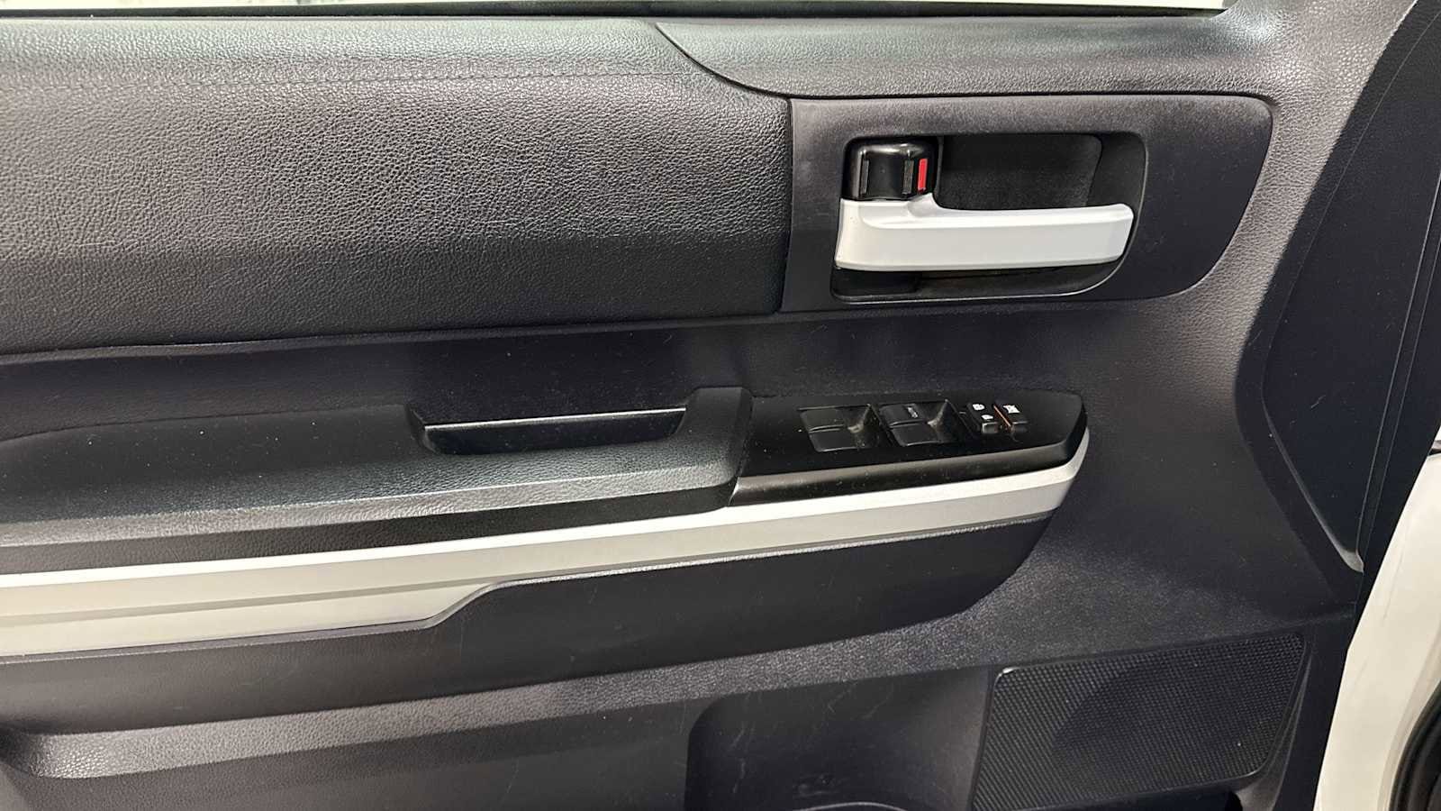 Thumbnail: 2016 Toyota Tundra - 15