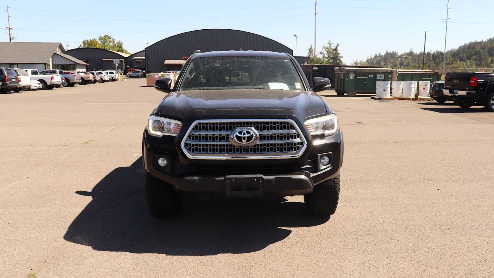 Used 2017 Toyota Tacoma TRD Off Road with VIN 5TFSZ5AN5HX049039 for sale in Springfield, OR