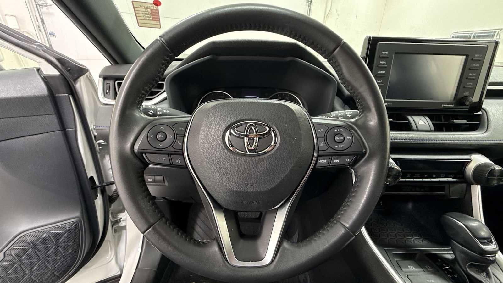 Thumbnail: 2022 Toyota RAV4 - 16