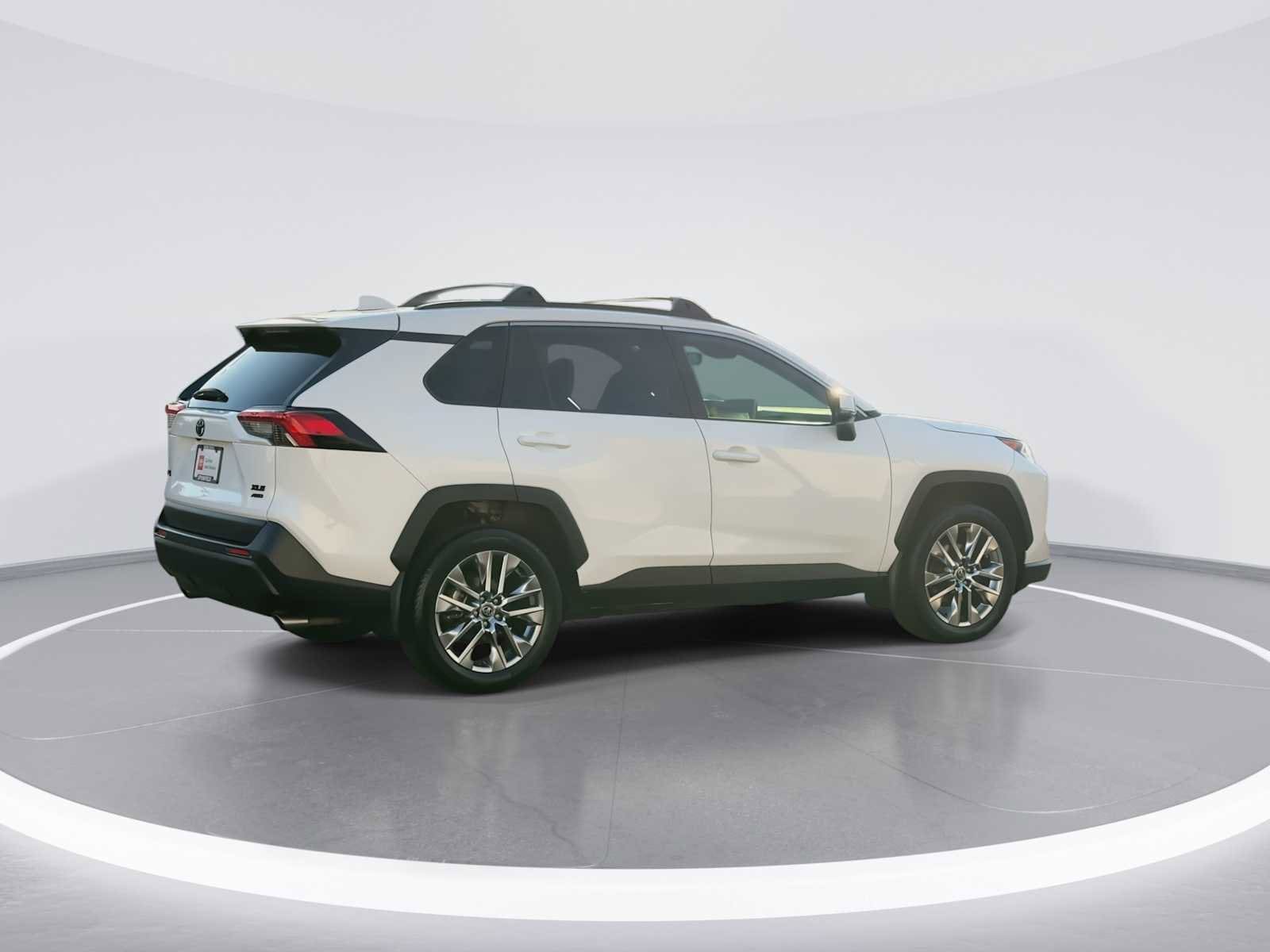Thumbnail: 2020 Toyota RAV4 - 8