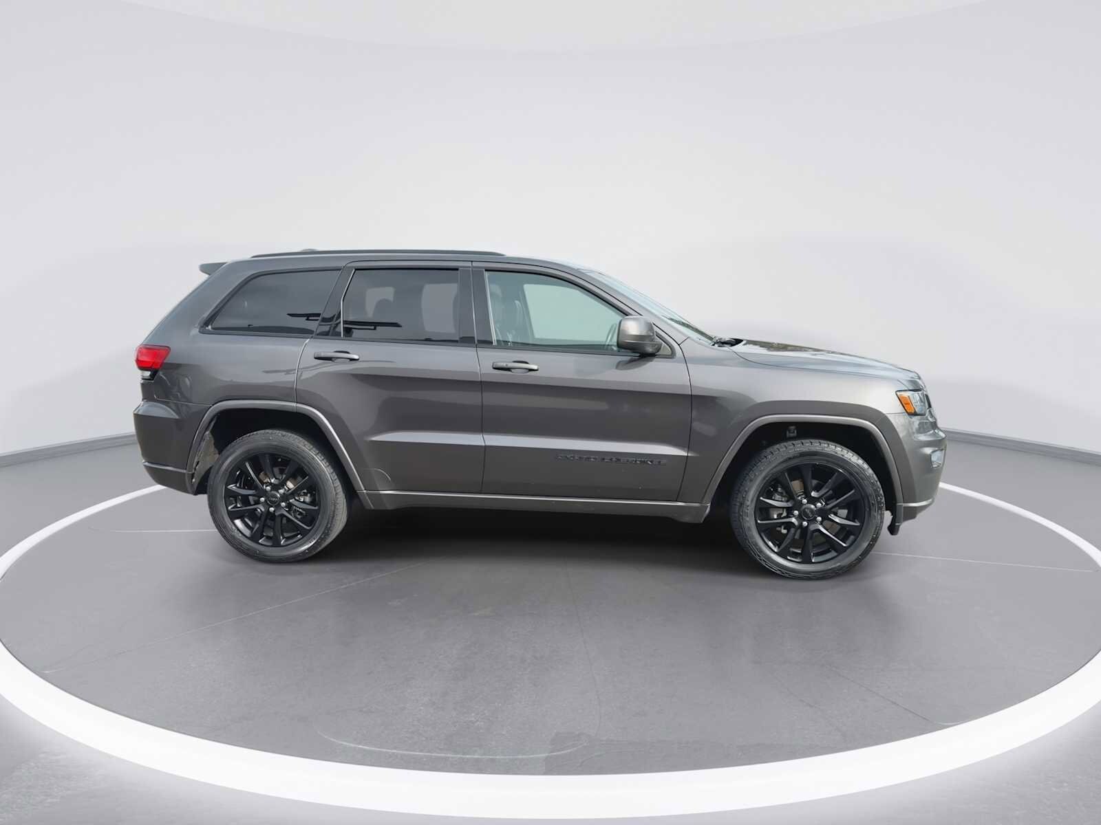 Thumbnail: 2020 Jeep Grand Cherokee - 9