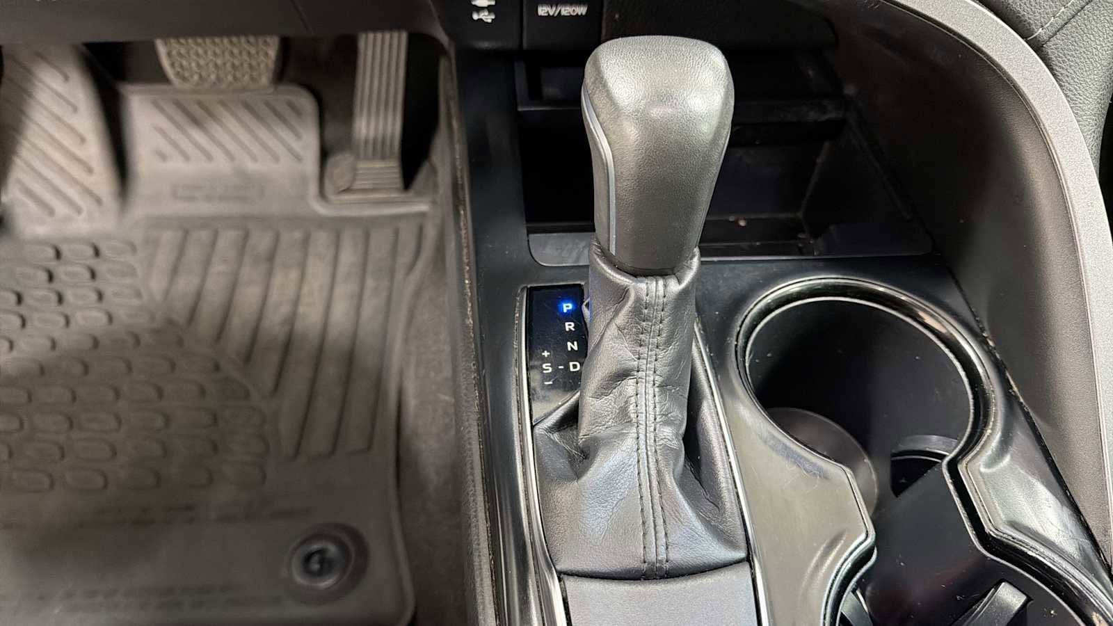 Thumbnail: 2019 Toyota Camry - 21