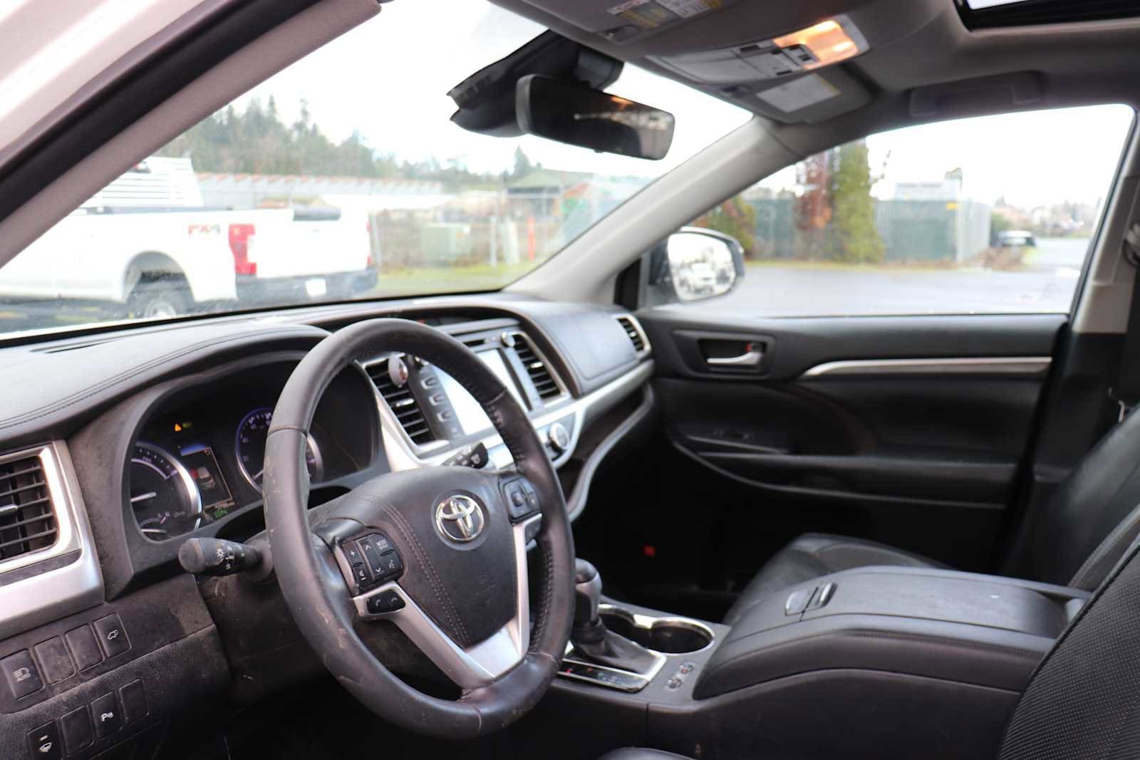 Thumbnail: 2019 Toyota Highlander - 10