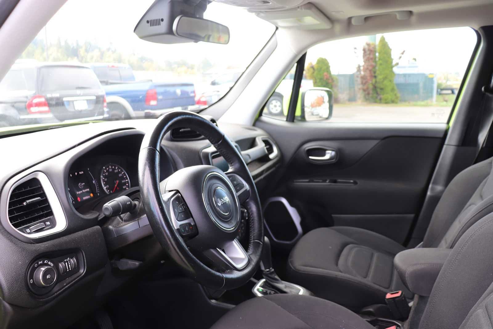 Thumbnail: 2018 Jeep Renegade - 10