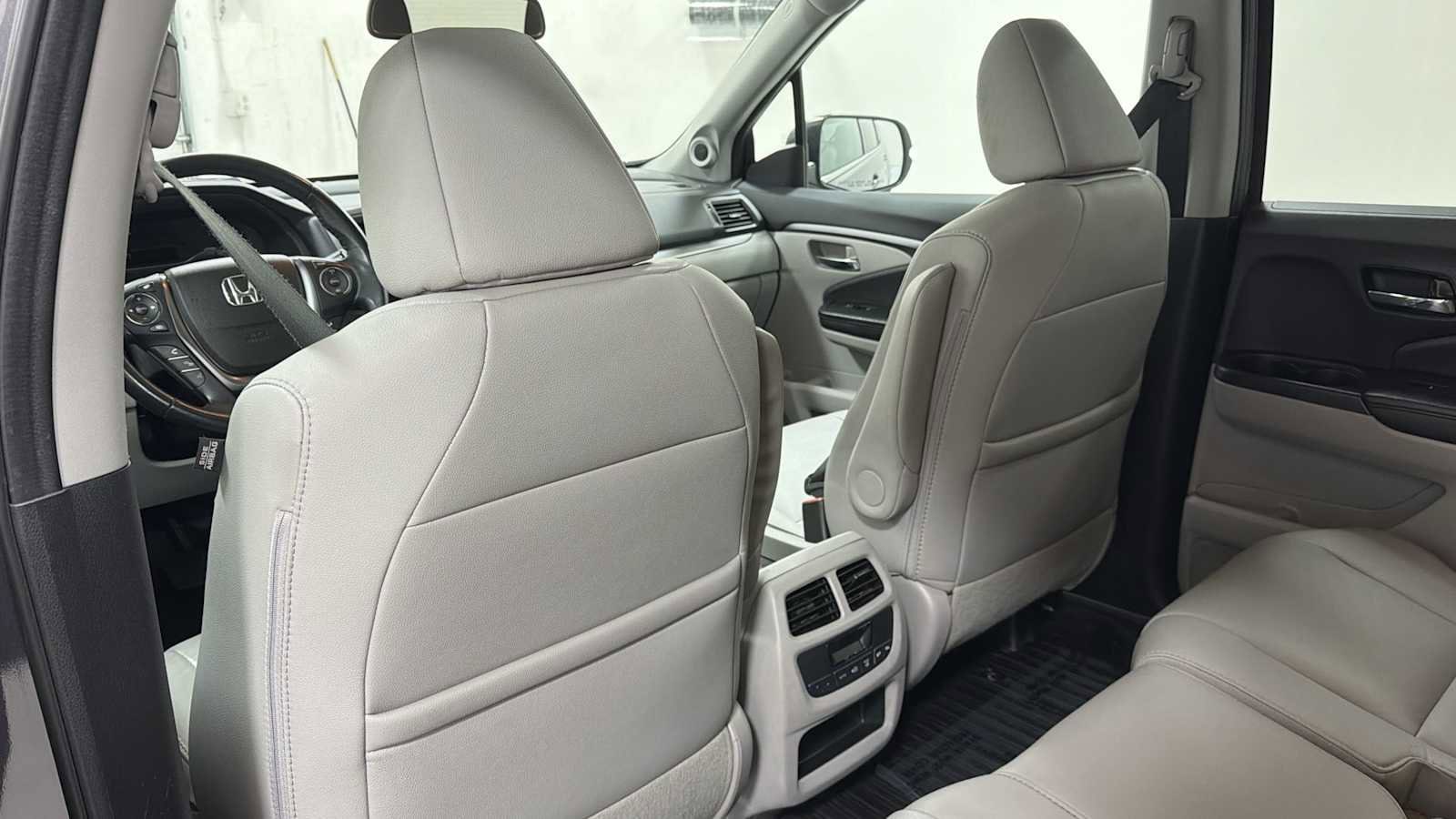 Thumbnail: 2017 Honda Pilot - 26