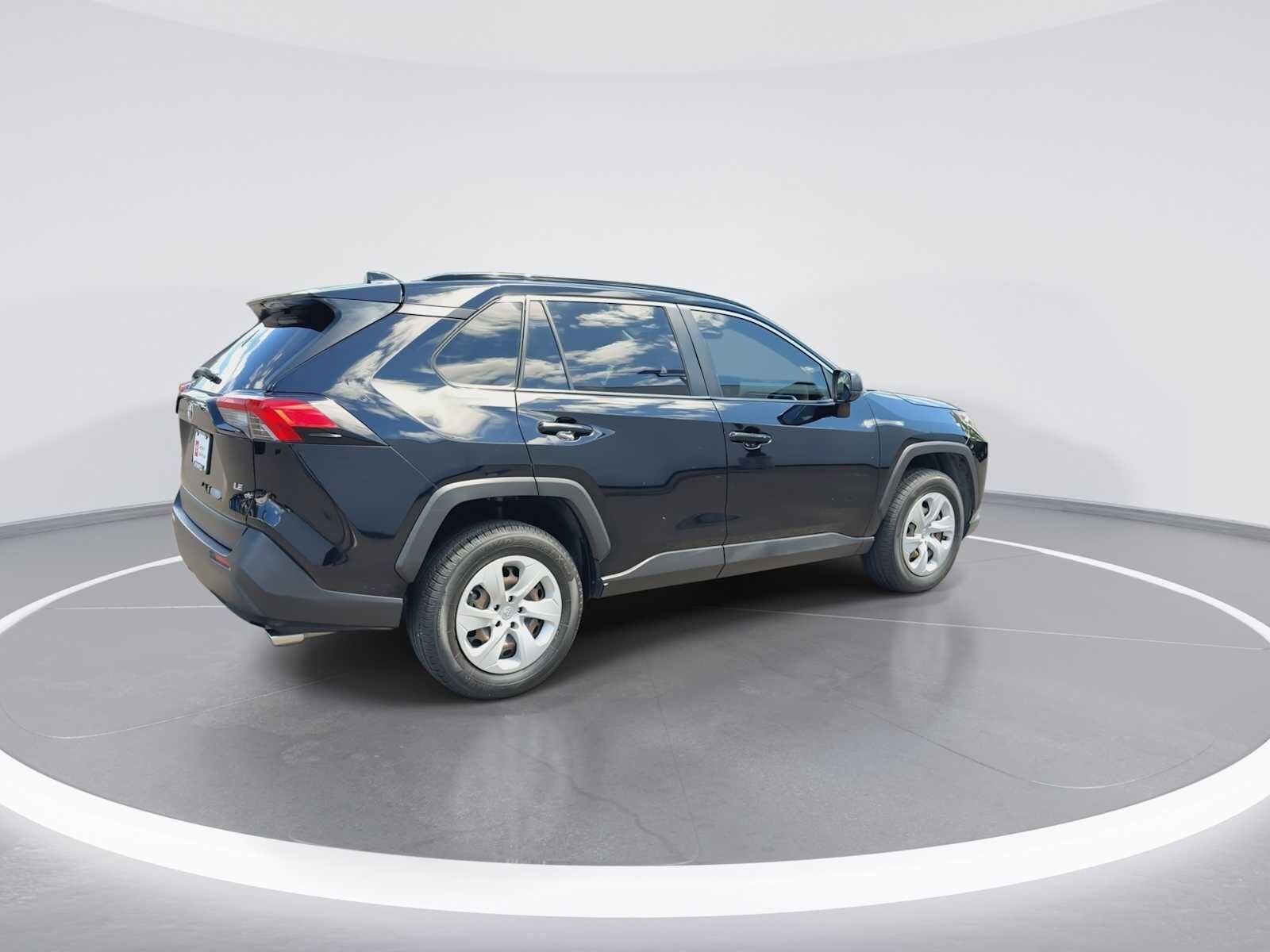 Thumbnail: 2019 Toyota RAV4 - 8