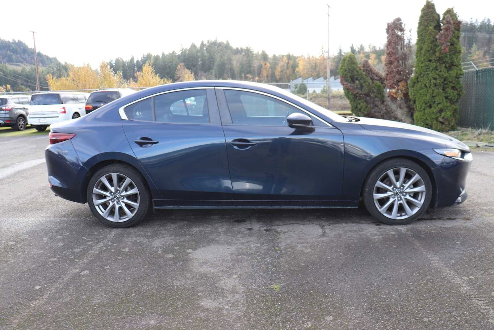 2019 Mazda Mazda3 Select photo 4