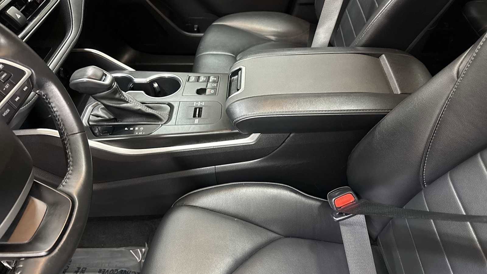 Thumbnail: 2023 Toyota Highlander - 23