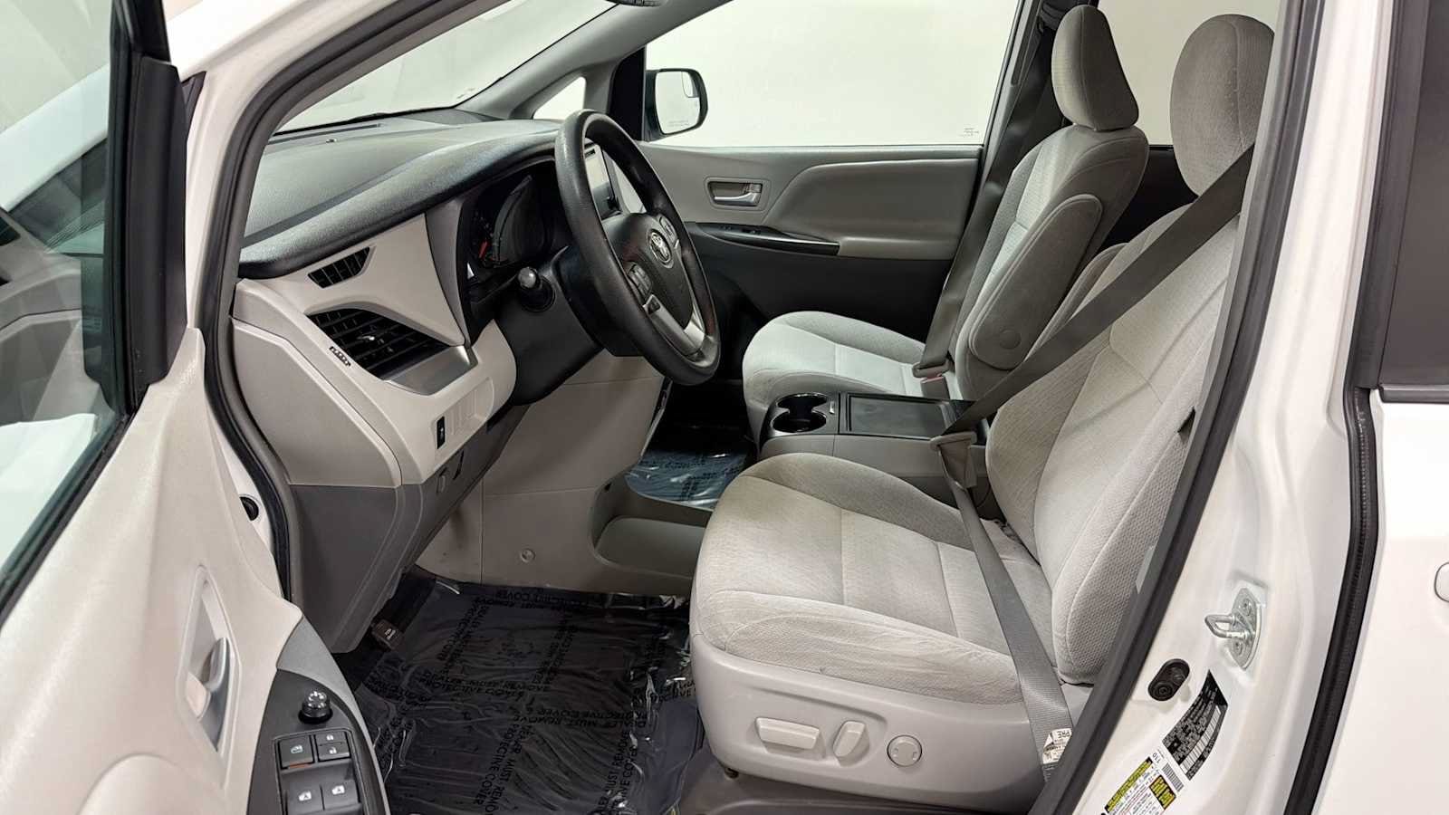 Thumbnail: 2015 Toyota Sienna - 12
