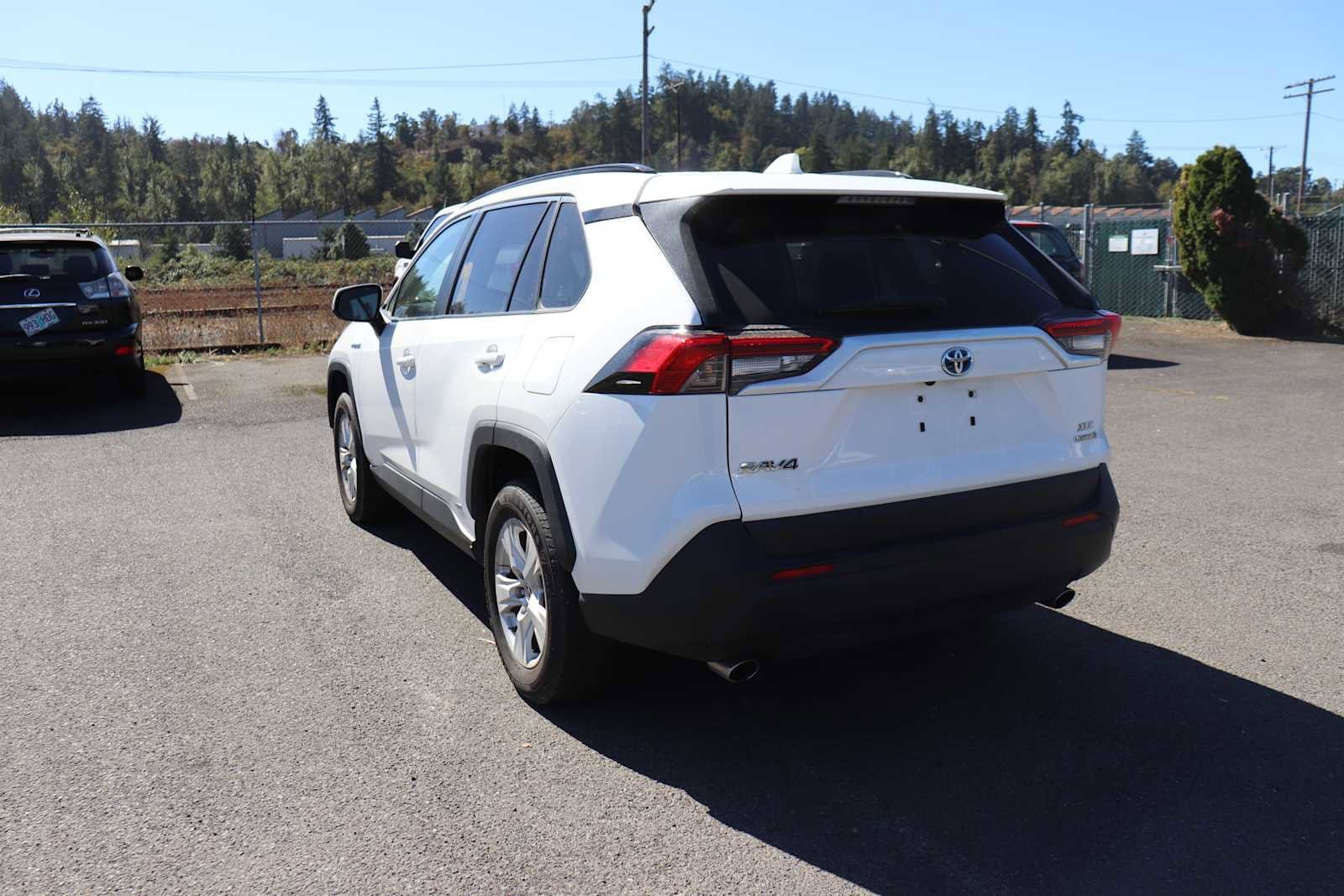 Thumbnail: 2020 Toyota RAV4 - 7