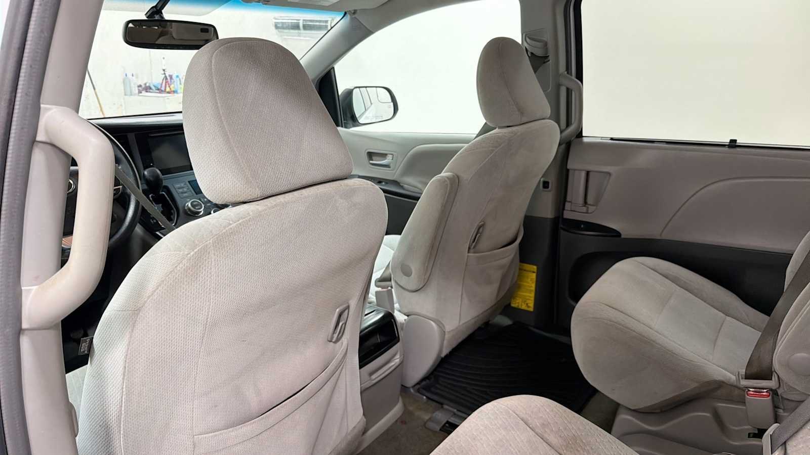 Thumbnail: 2015 Toyota Sienna - 24