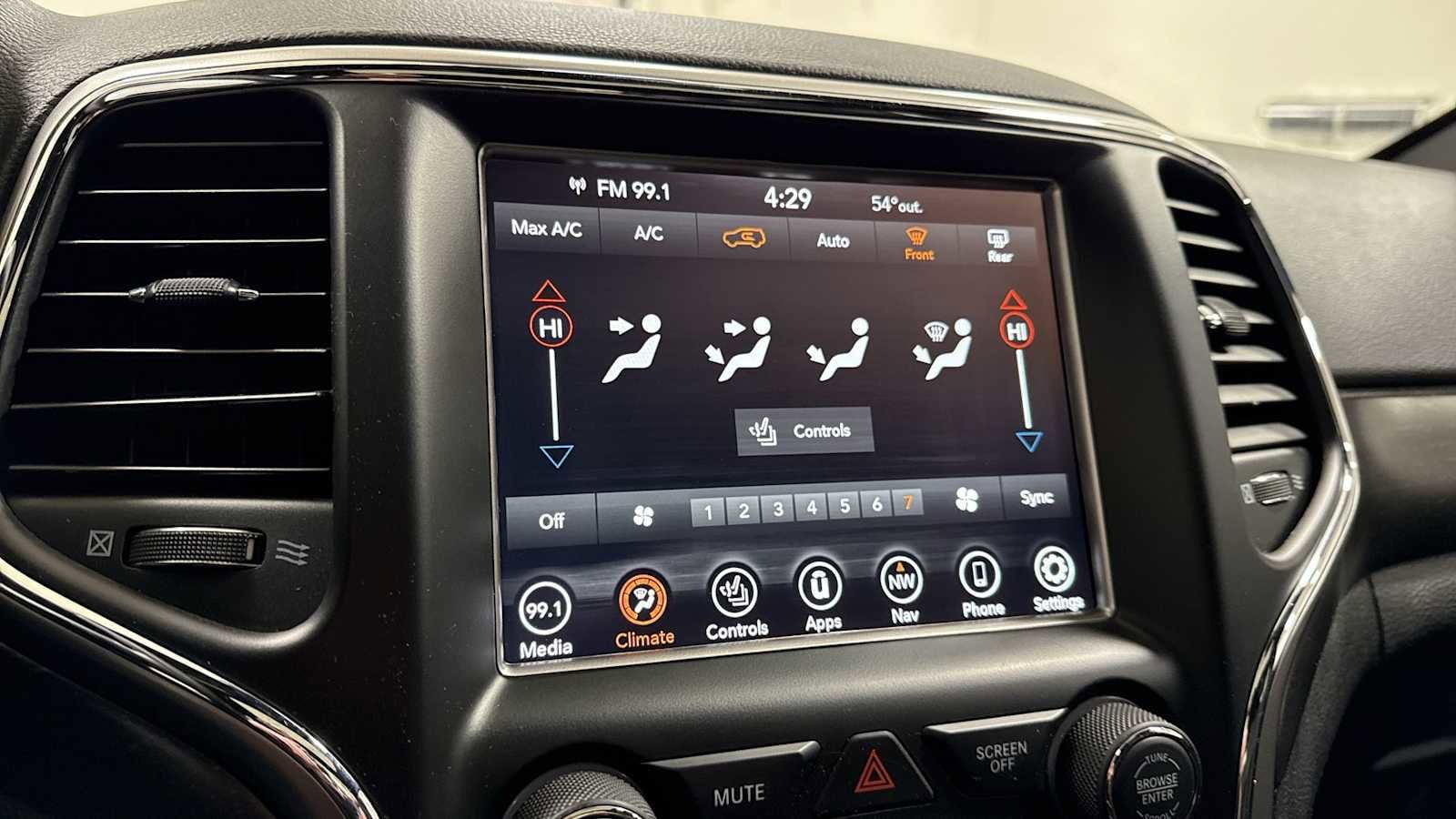 Thumbnail: 2018 Jeep Grand Cherokee - 21