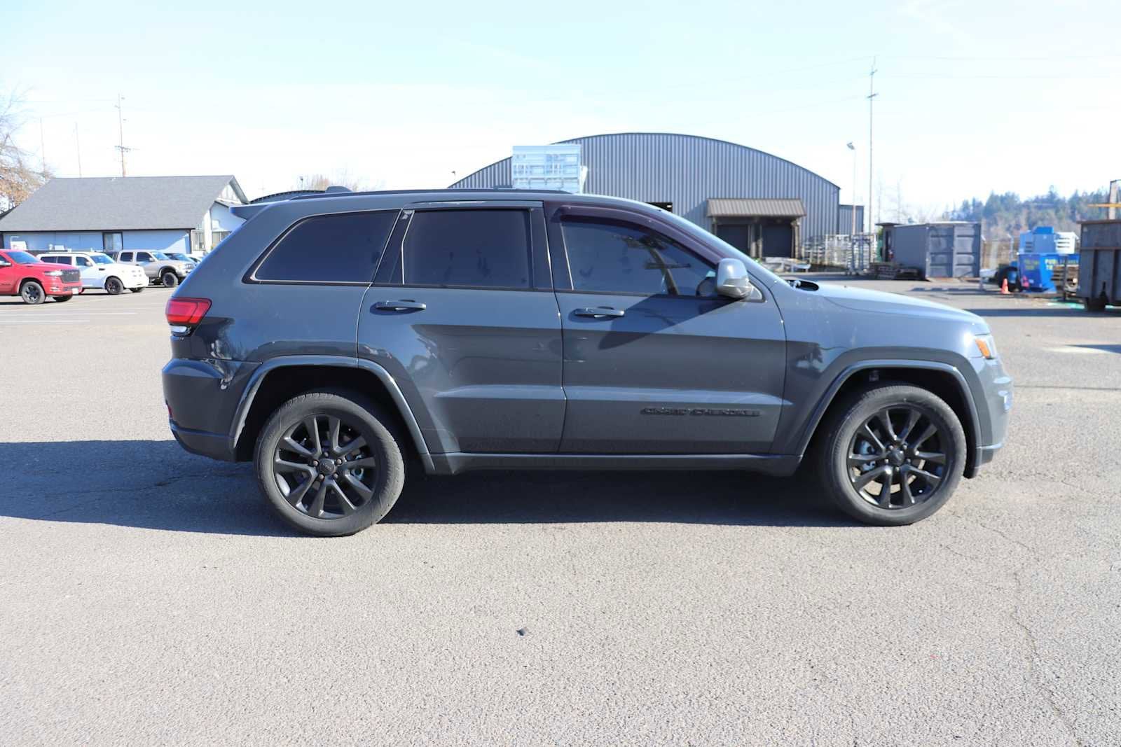 Thumbnail: 2017 Jeep Grand Cherokee - 4