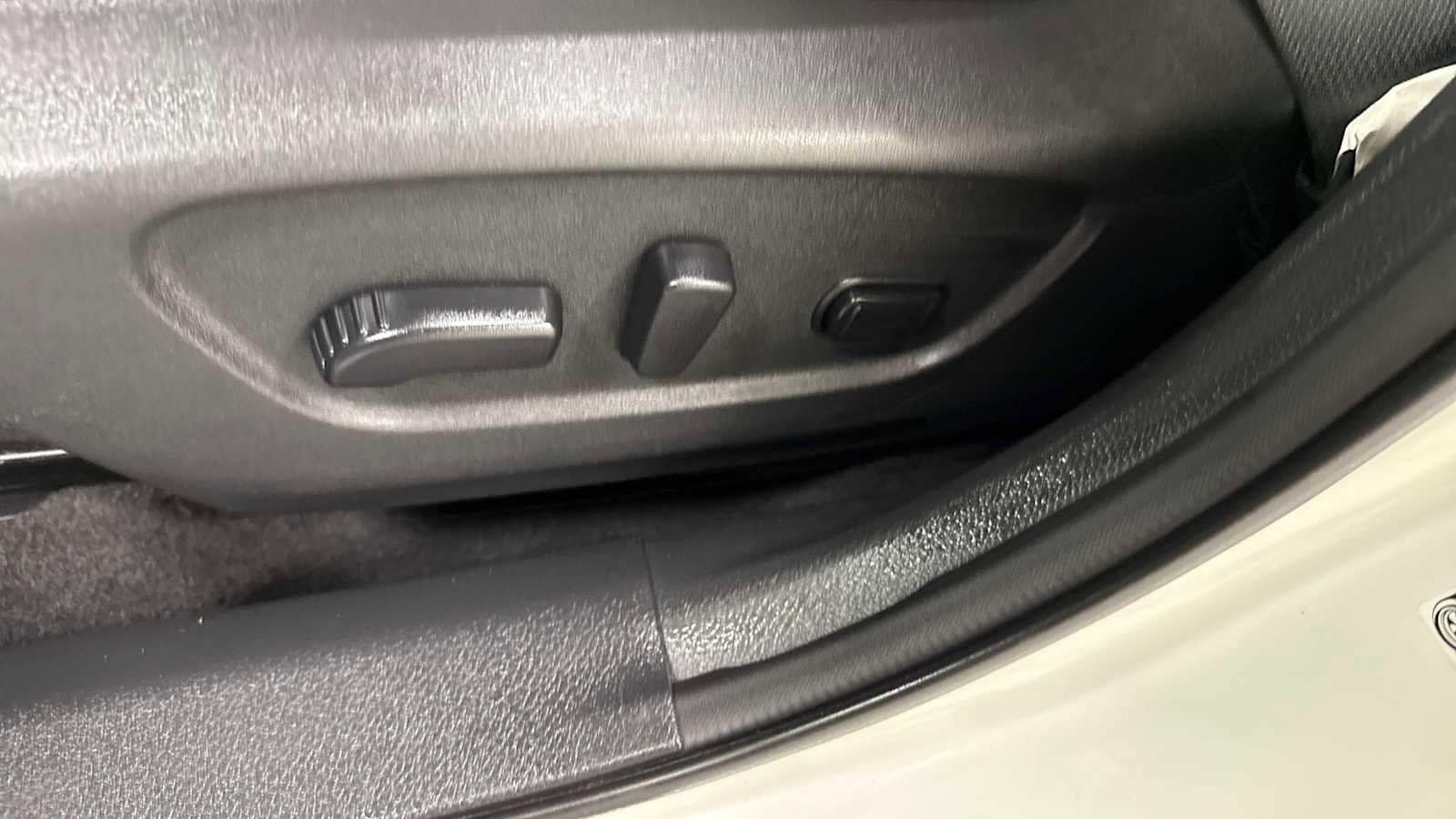 Thumbnail: 2020 Nissan Rogue - 14