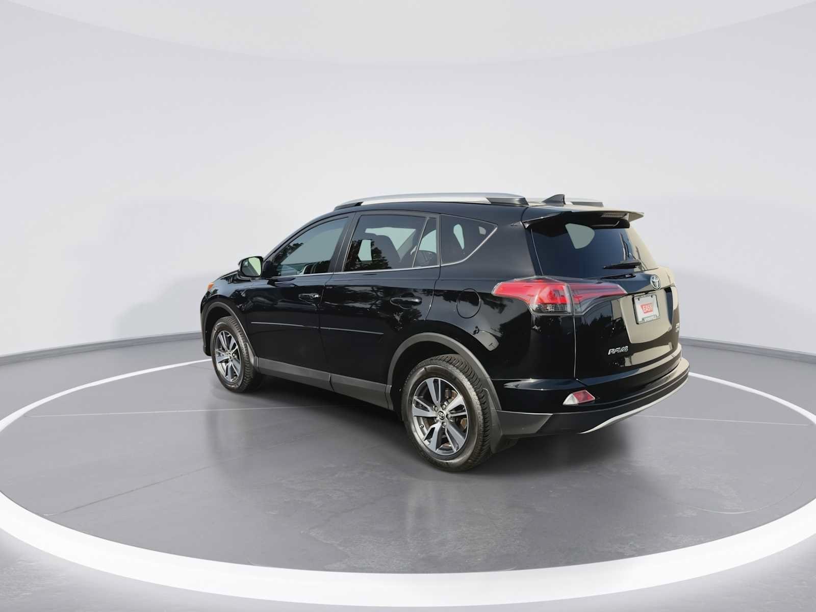Thumbnail: 2016 Toyota RAV4 - 5