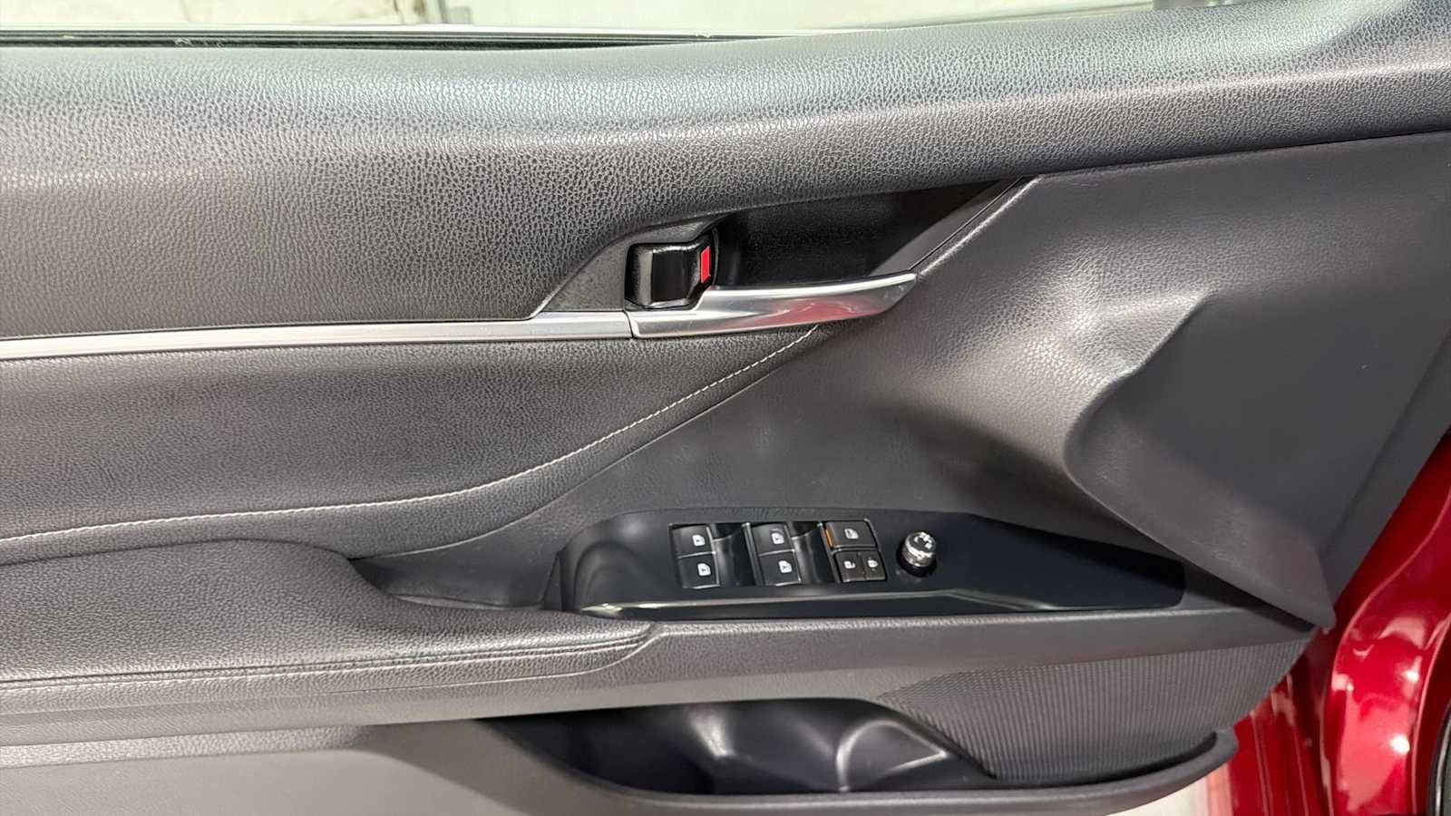Thumbnail: 2018 Toyota Camry - 15