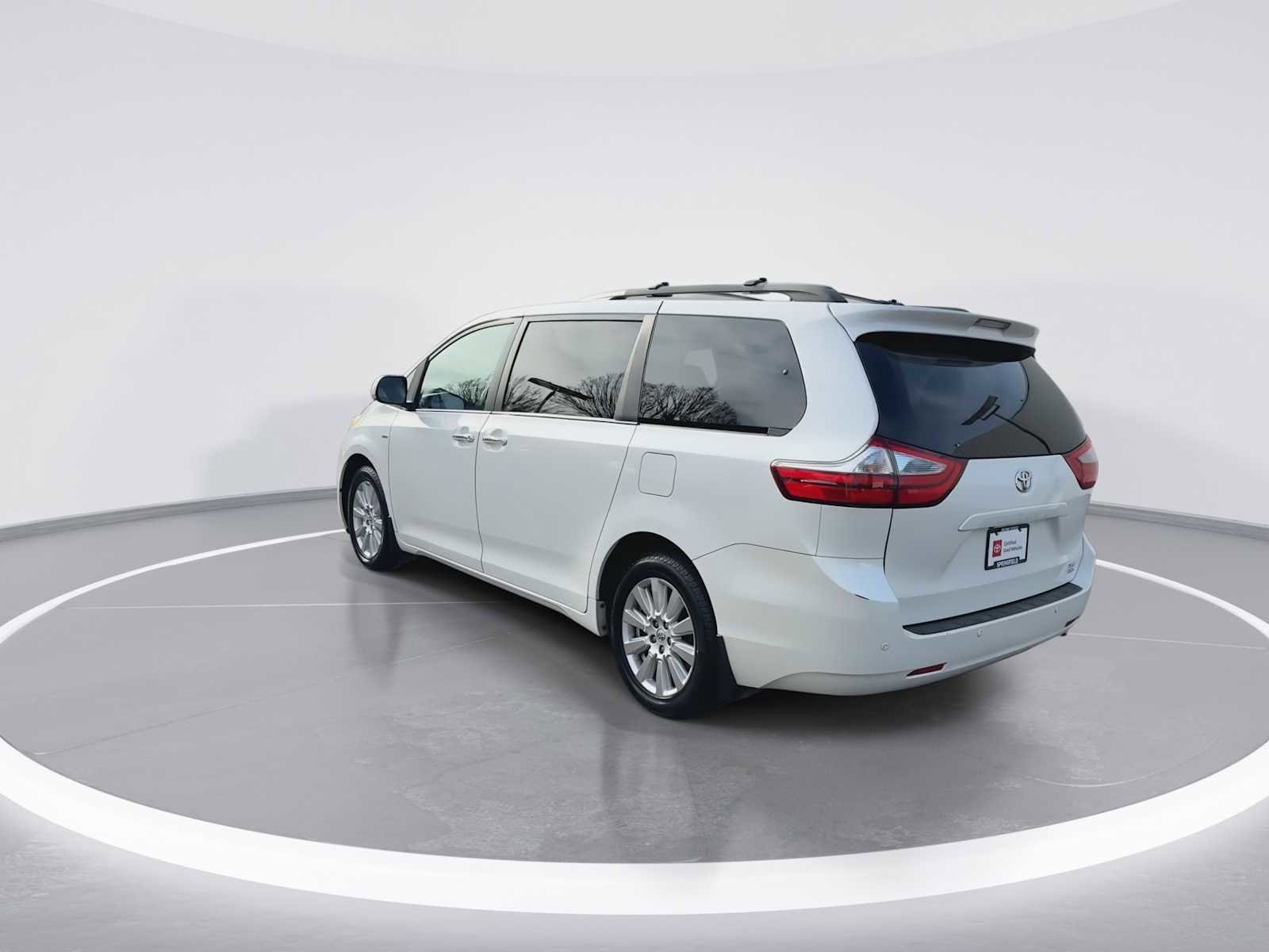 Thumbnail: 2017 Toyota Sienna - 6