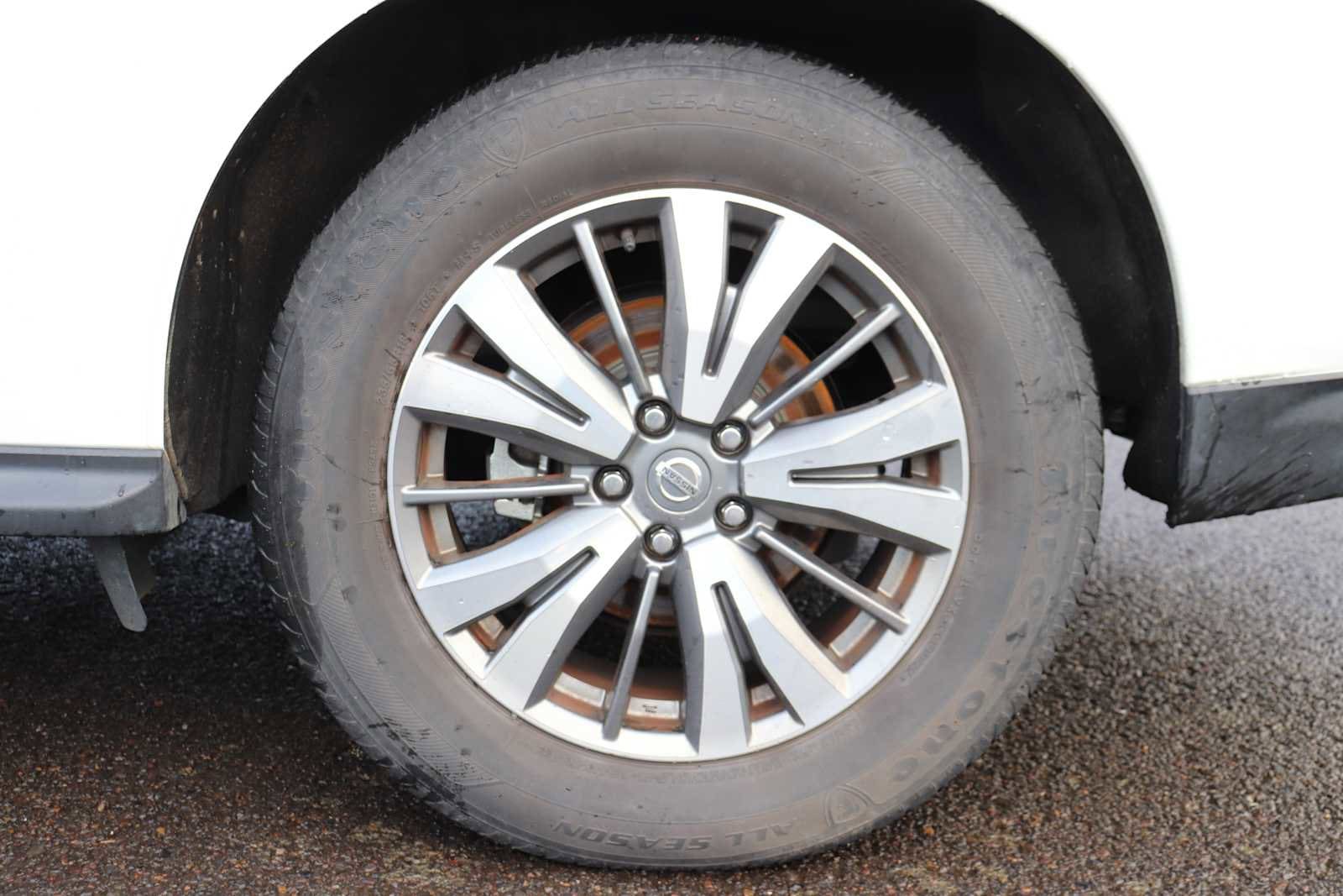 Thumbnail: 2020 Nissan Pathfinder - 9