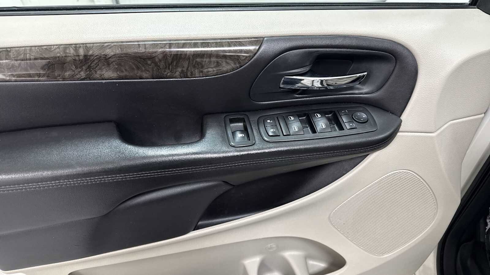 Thumbnail: 2011 Dodge Grand Caravan - 15