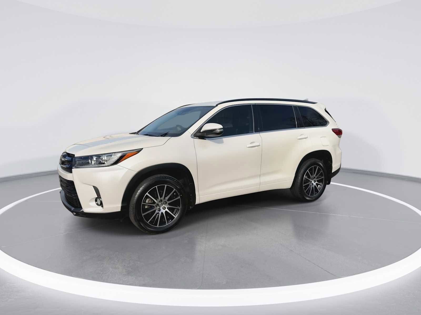 Thumbnail: 2017 Toyota Highlander - 4