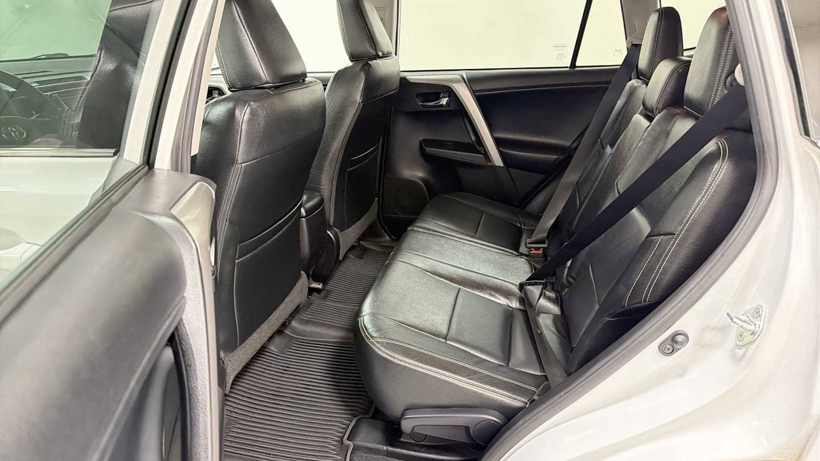 Thumbnail: 2017 Toyota RAV4 - 24
