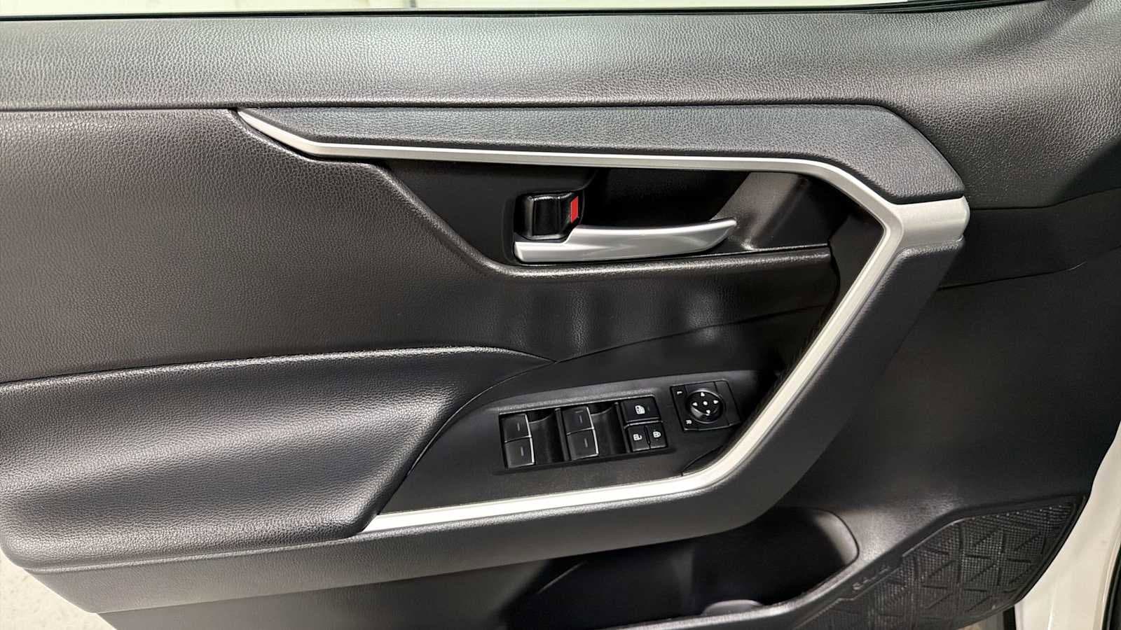 Thumbnail: 2025 Toyota RAV4 - 15