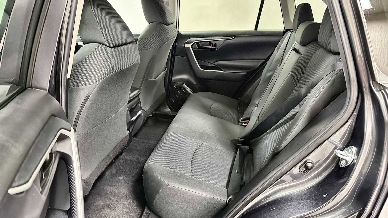 Thumbnail: 2021 Toyota RAV4 - 23