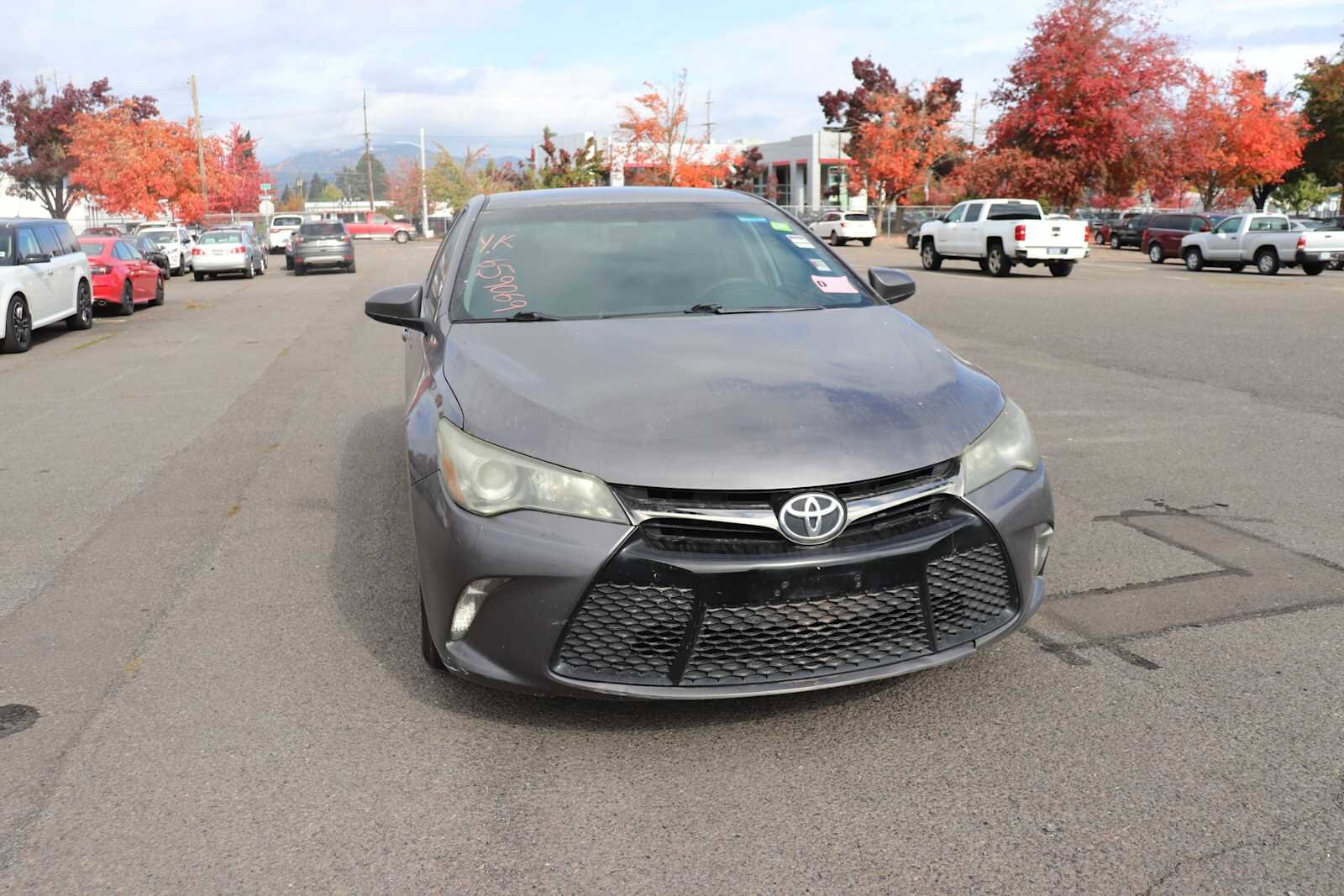 2017 Toyota Camry SE photo 2