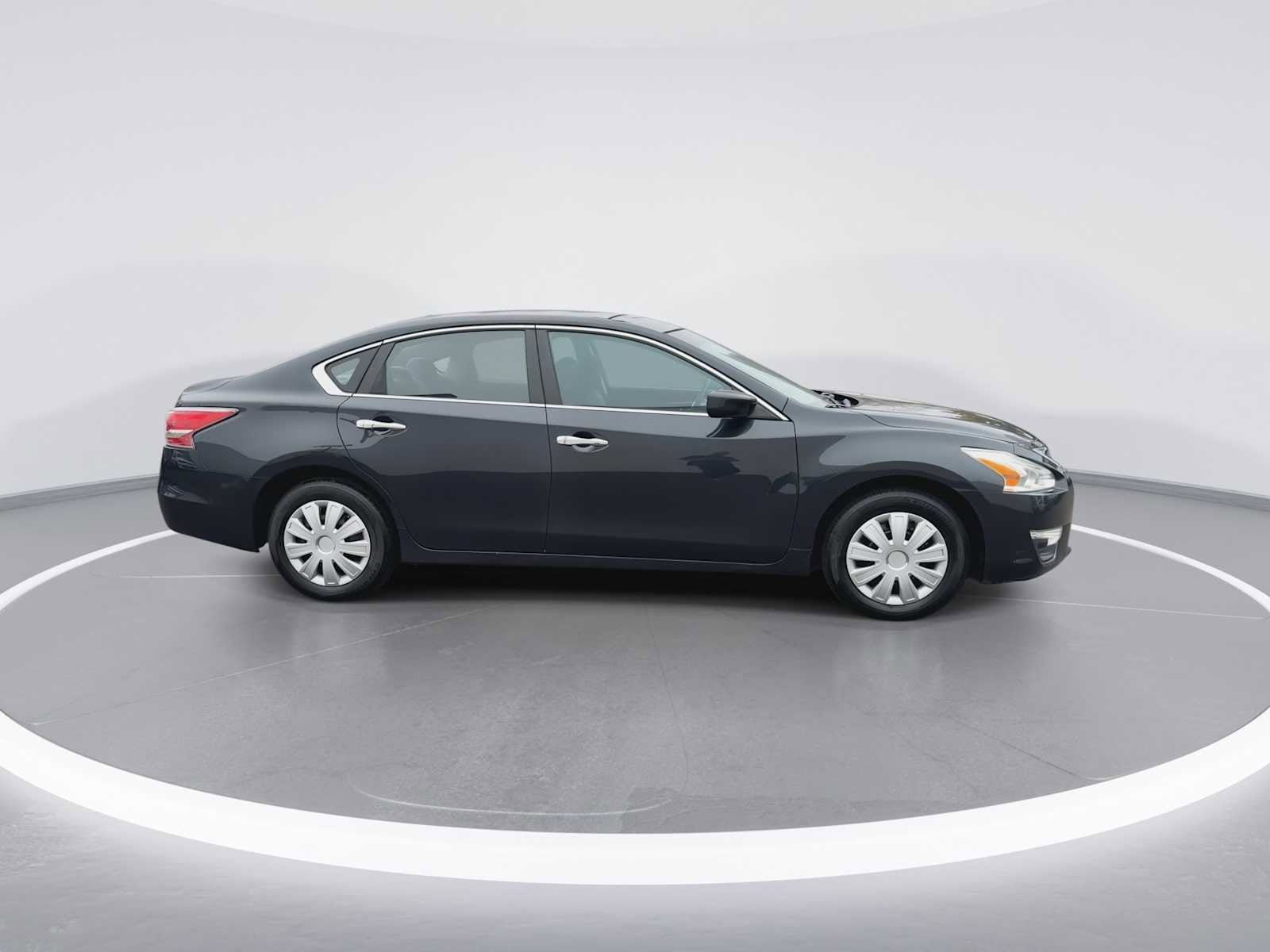 Thumbnail: 2015 Nissan Altima - 9