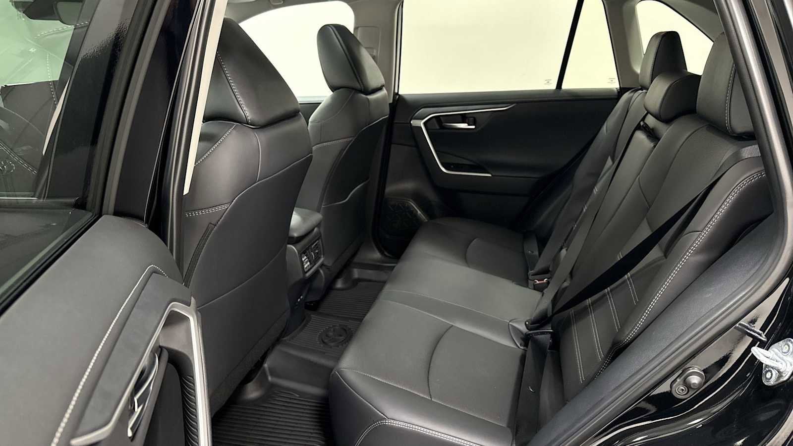 Thumbnail: 2025 Toyota RAV4 - 25