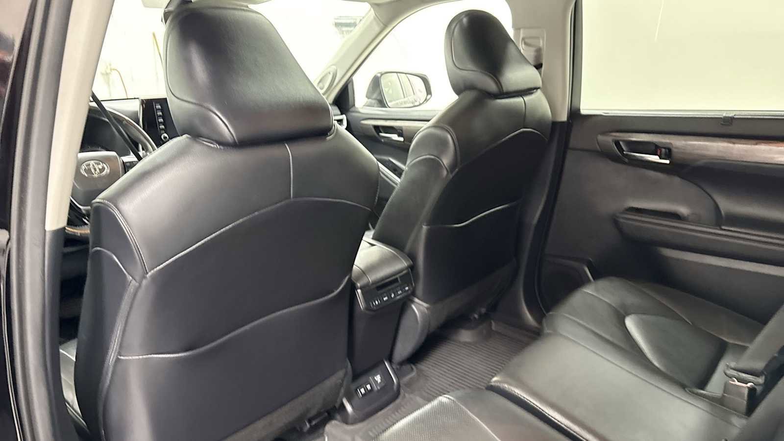 Thumbnail: 2021 Toyota Highlander - 27