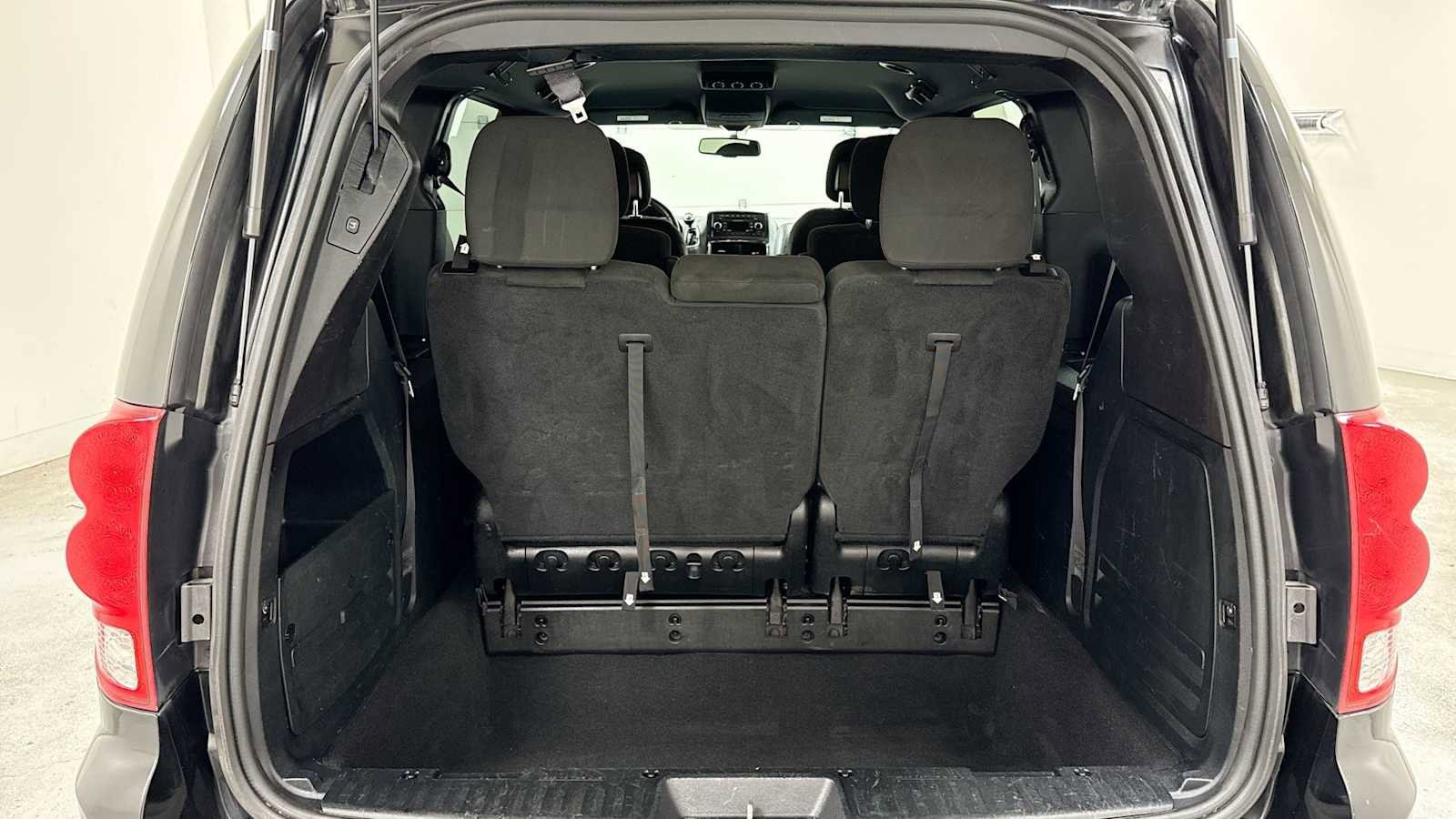 Thumbnail: 2015 Dodge Grand Caravan - 26