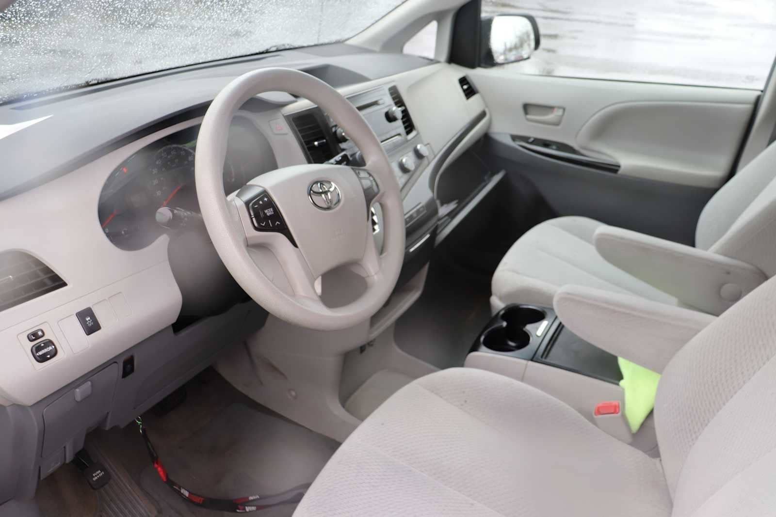 Thumbnail: 2012 Toyota Sienna - 10