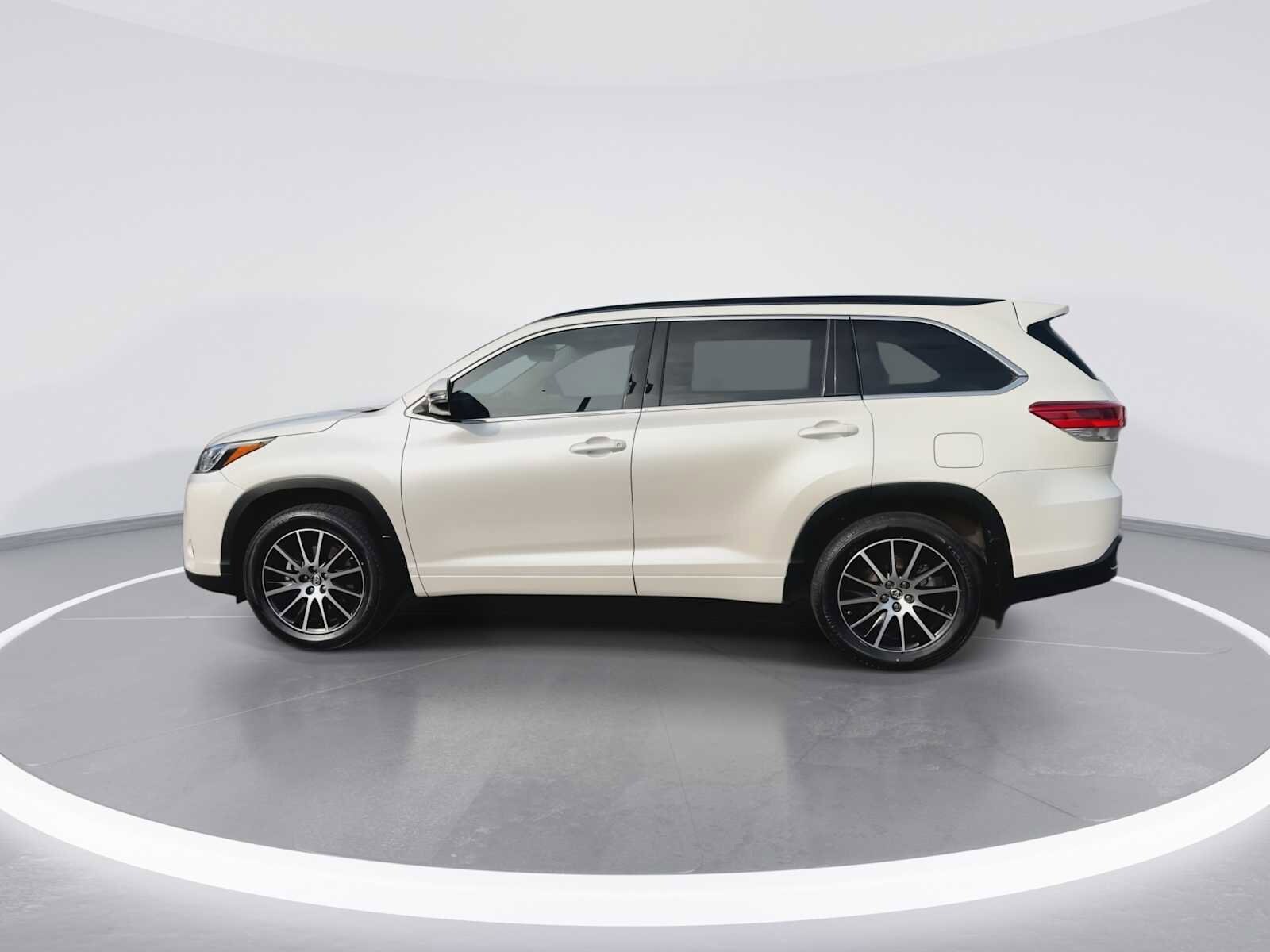 Thumbnail: 2017 Toyota Highlander - 5